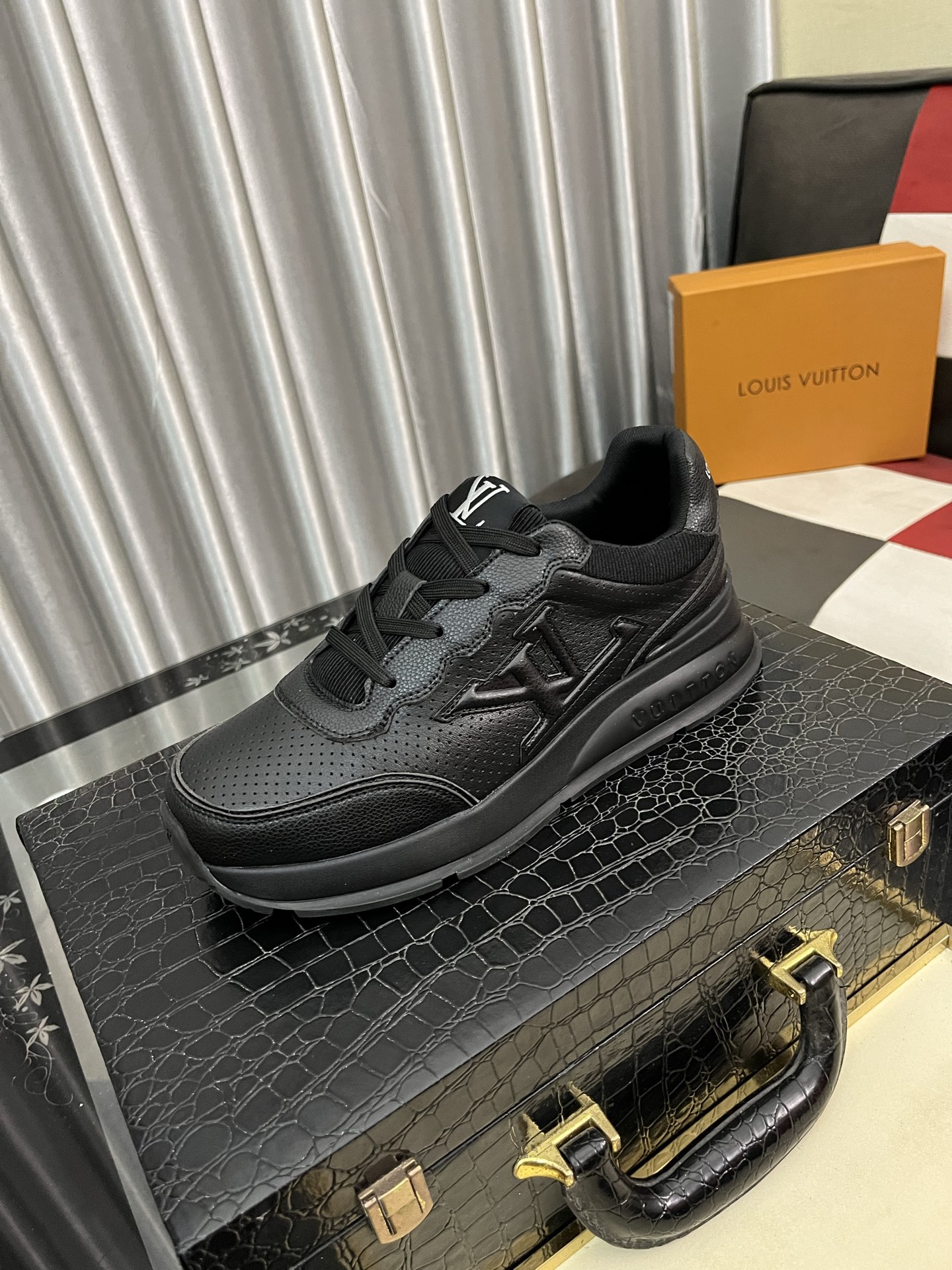 NO:351096,【Louis Vuitton LV】Dad shoes are sole hot casual sneakers, breathable and comfortable, easy to walk, trendy men's versatile flying drip glue with genuine leather inner Guchi popular original sole sports running style, super comfortable. Size 38-44,,louis vuitton,louis vuitton,sneakers19860909【路易威登LV】老爹鞋大底爆款休闲运动鞋,透气舒适,行走方便,潮男百搭飞织滴胶搭配真皮内里古奇流行原版大底 运动跑步风,超级舒服.码数38-44,,louis vuitton,louis vuitton,sneakers,Men's shoes