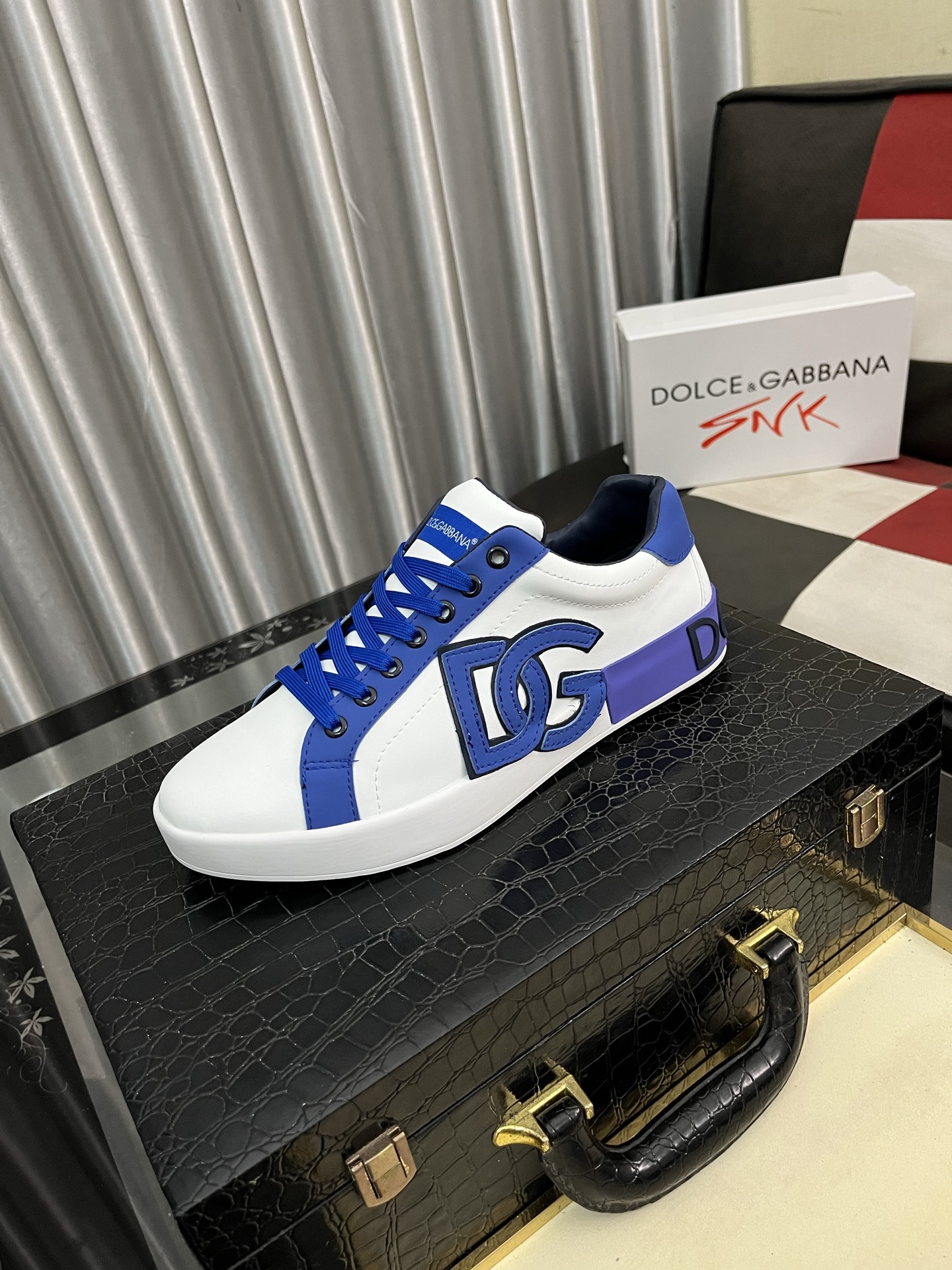 NO:350441,[DG~] Couple casual shoes, 2025z cabinets are available simultaneously. Number of sizes: 35-46# 1 color upper is made of multi-material spliced ​​mesh fabric inner lining, comfortable and breathable, the original sole is comfortable and wear-resistant and non-slip sole, and the real thing is even better.19860909【DG～】情侣装休闲鞋,2025z柜同步发售 码数:35-46# 1个颜色鞋面选用多材质拼接网布内里,舒适透气,鞋底原版舒适耐磨防滑大底,实物拍摄实物更赞,,Men's shoes
