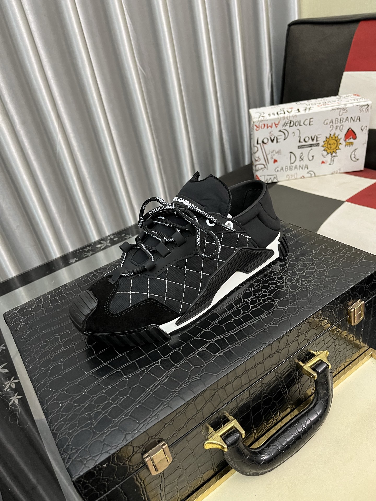 NO:350471,[DG~] Couple casual shoes, 2025z cabinets are available simultaneously. Number of sizes: 36-46# 2 color uppers are made of multi-material spliced ​​mesh fabric inner lining, comfortable and breathable, original sole comfortable and wear-resistant and non-slip sole, and the real shot is even better.19860909【DG～】情侣装休闲鞋,2025z柜同步发售 码数:36-46# 2个颜色鞋面选用多材质拼接网布内里,舒适透气,鞋底原版舒适耐磨防滑大底,实物拍摄实物更赞,,Men's shoes