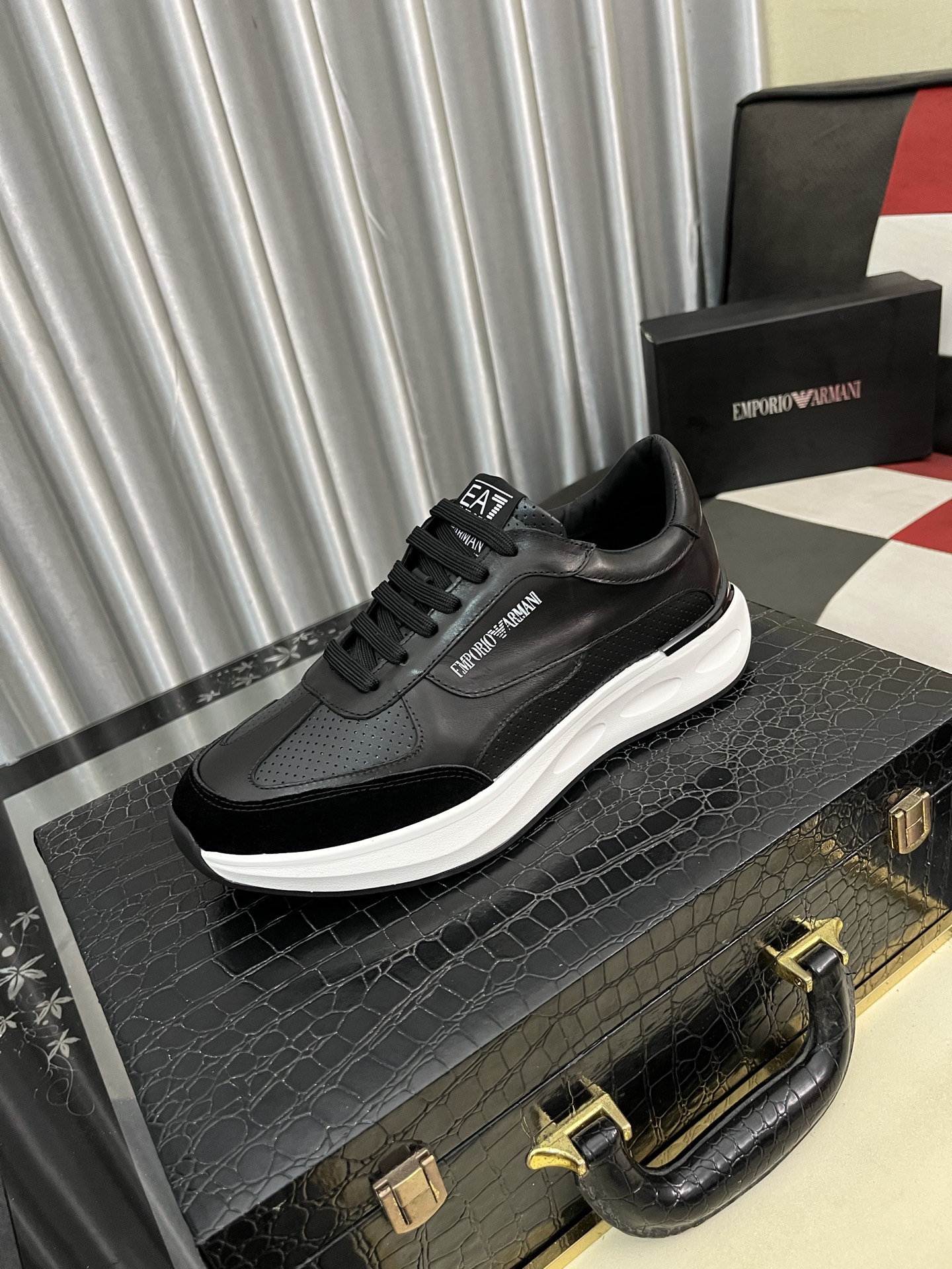 NO:354476,Armani ARMANI EXCHANGE latest spring and summer casual men's shoes, welcome 1:1 comparison, single Hong Kong counter casual shoes, counter quality, support inspection, high-quality workmanship, uppers are made of imported Italian flying woven fabric, breathable mesh lining, sheepskin insole, original fashion sports sole, casual fashion, high-end quality, size 38-444 colors available, armani, chanel, armani, sheepskin19860909阿玛尼 ARMANI EXCHANGE 最新春夏款休闲男鞋,欢迎1:1对比,爆单款香港专柜休闲鞋,专柜品质,支持验货,优质做工,鞋面采用意大利进口飞织面料,透气网布内里,羊皮鞋垫,原版时尚运动大底 ,休闲时尚,高端品质,码数38-444色可选,,armani,chanel,armani,sheepskin,Men's shoes