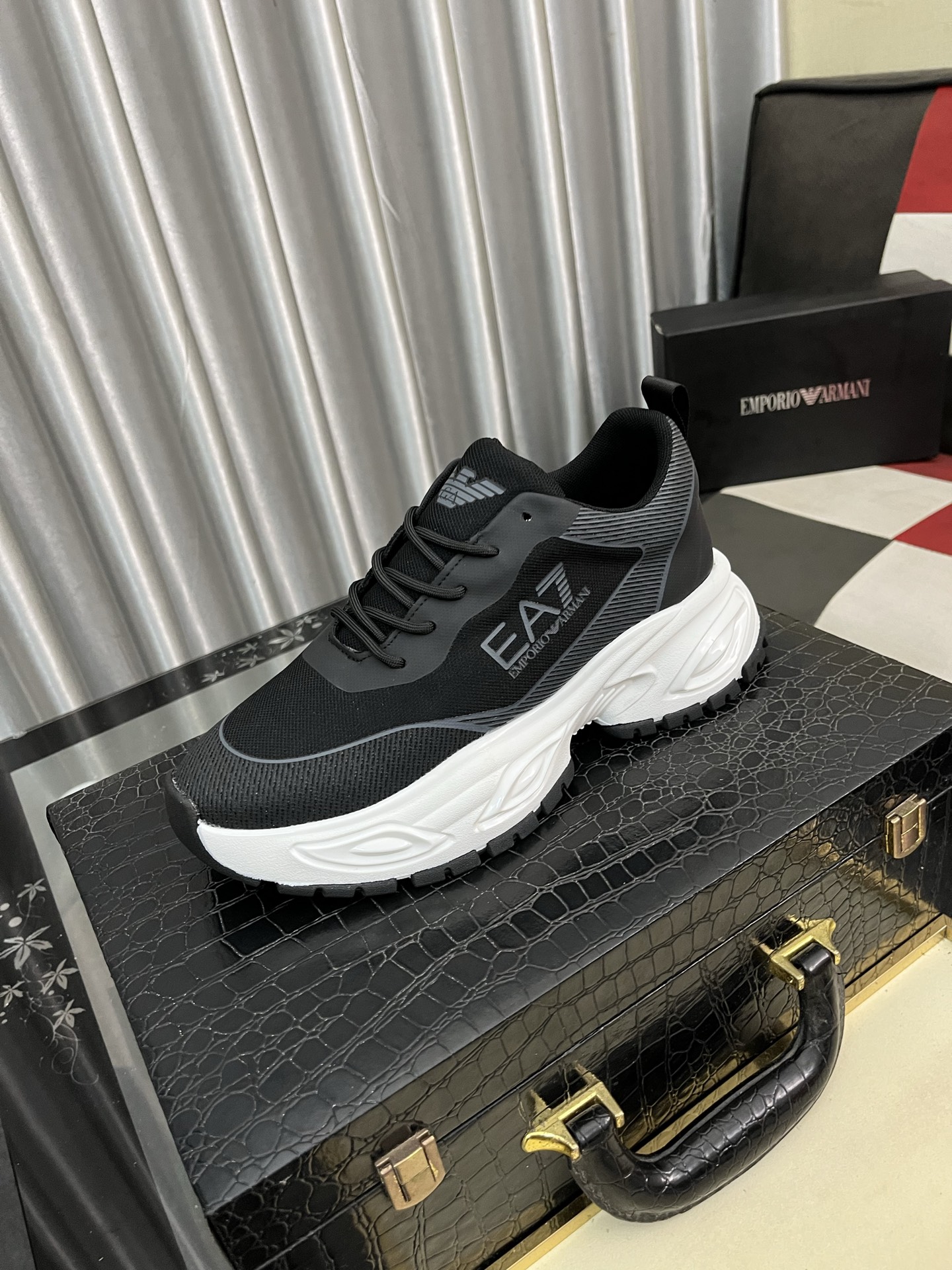 NO:354495,Armani ARMANI EXCHANGE latest spring and summer casual men's shoes, welcome 1:1 comparison, single Hong Kong counter casual shoes, counter quality, support inspection, high-quality workmanship, uppers are made of imported Italian flying fabric, breathable mesh lining, sheepskin insole, original fashion sports sole, casual fashion, high-end quality, size 38-442 colors available, armani, chanel, armani, sheepskin19860909阿玛尼 ARMANI EXCHANGE 最新春夏款休闲男鞋,欢迎1:1对比,爆单款香港专柜休闲鞋,专柜品质,支持验货,优质做工,鞋面采用意大利进口飞织面料,透气网布内里,羊皮鞋垫,原版时尚运动大底 ,休闲时尚,高端品质,码数38-442色可选,,armani,chanel,armani,sheepskin,Men's shoes