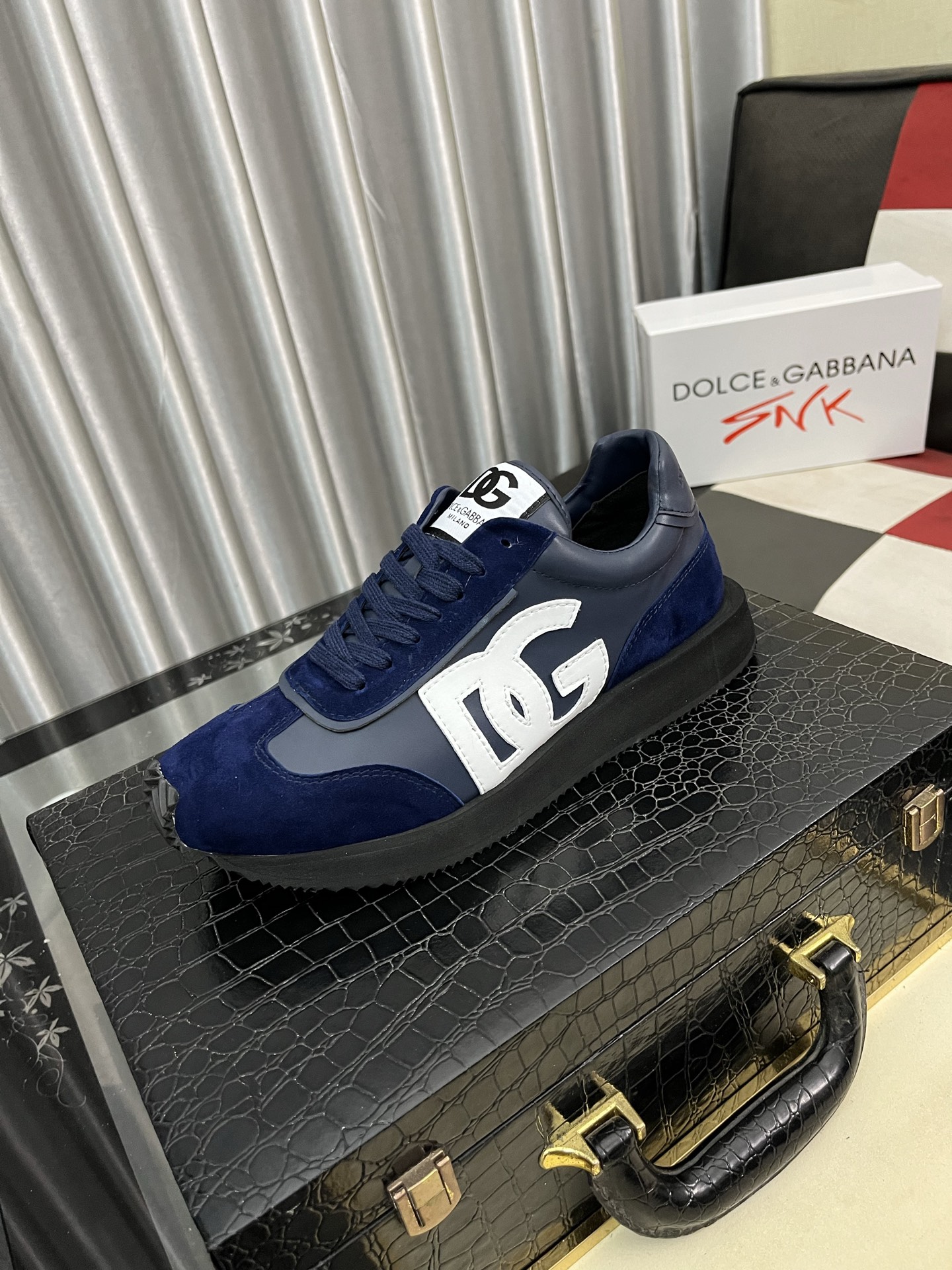 NO:350487,Dolce & GabbanaDG high-end men's sports and casual shoes. Top counter original singles. Original imported cowhide, various materials splicing design imported cowhide inner cowhide foot pads original TPR elastic sole. Size36-46,,Dolce & Gabbana,cowhide19860909Dolce&GabbanaDG高端男士运动休闲鞋.顶级专柜原单货. 原版进口牛皮 多种材质拼接设计进口牛皮内里 牛皮垫脚原版TPR弹力大底.Size36-46,,Dolce&Gabbana,cowhide,Men's shoes