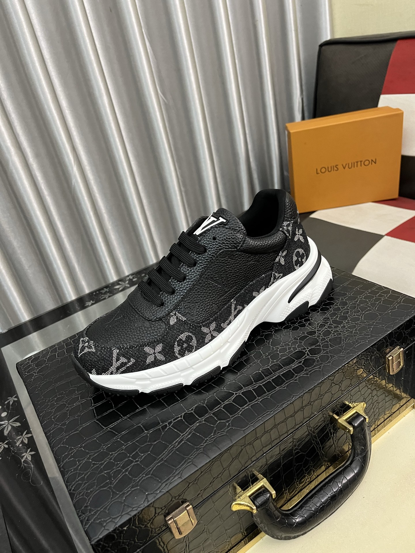 NO:356227,【Louis Vuitton LV】Dad shoes are sole hot casual sneakers, breathable and comfortable, easy to walk, trendy men's versatile flying drip glue with genuine leather inner Guchi popular original sole sports running style, super comfortable. 38-443 colors available, louis vuitton, louis vuitton, sneakers19860909【路易威登LV】老爹鞋大底爆款休闲运动鞋,透气舒适,行走方便,潮男百搭飞织滴胶搭配真皮内里古奇流行原版大底 运动跑步风,超级舒服.码数38-443色可选,,louis vuitton,louis vuitton,sneakers,Men's shoes