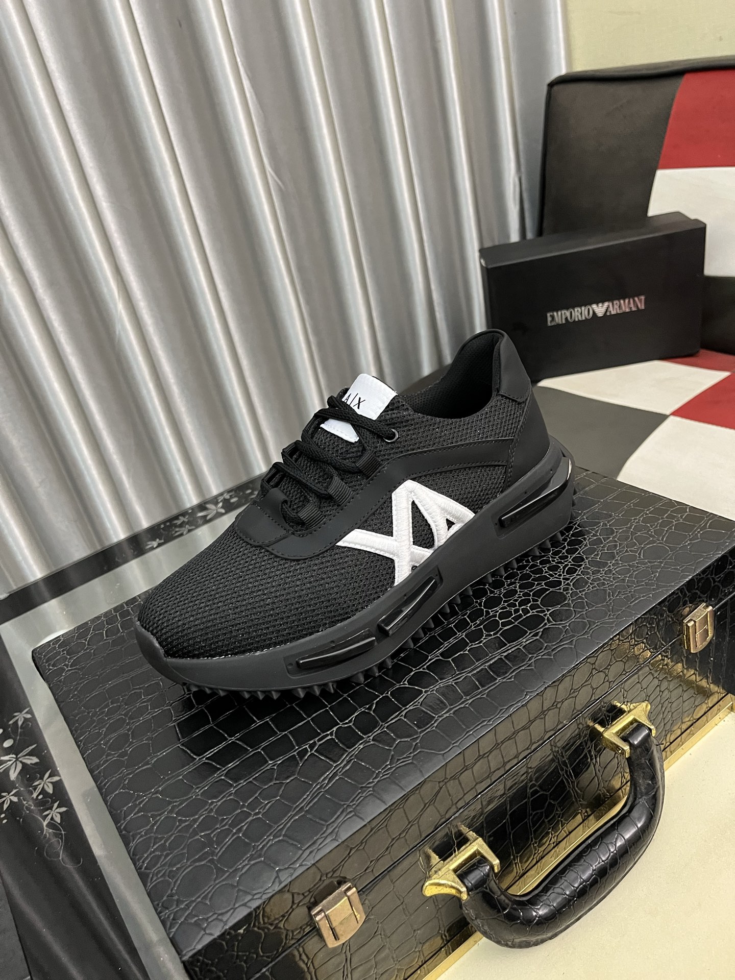 NO:344701,Dior unique modern style sneakers. Special counter purchasing casual leather shoes. Original cowhide imported from Italy. Niuli (refuse to remove color and polish the feet) soles are originally supplied with original soles, super cool. They are all styled and designed with style when walking. Super comfortable and wear-resistant original soles. Just like the real thing is more beautiful. Number of 38-443 colors are available, dior, sneakers, cowhide19860909迪奥 独特现代风运动鞋.专柜代购休闲皮鞋 意大利进口原版牛皮 牛里（拒绝脱色磨脚）鞋底原厂特供原版底,超酷 系带走路都带风风格设计 超舒服耐磨原版底 .就好像实物拍摄实物更赞 码数38-443色可选,,dior,sneakers,cowhide,Men's shoes