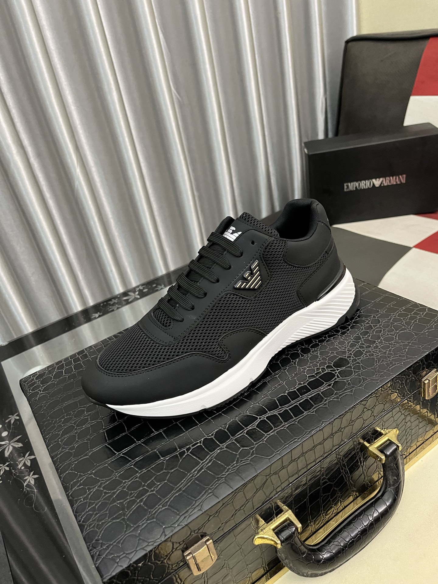 NO:344864,[Armani] (Cowhide inner lining) Armani's latest new casual shoes are popular and popular. The same style on the official website [Dee] Original single hot model. Original factory cowhide material 11 original board Cowhide inner lining, original foamed sole. Body accessories are one to one mold, counter quality. Dear, you are also worried about wearing shoes, then you are your best choice!  38-443 colors available, Armani, Armani, cowhide19860909【Armani】（牛皮内里）阿玛尼最新新款休闲鞋 火爆热卖官网同款[得意]原单爆款 .原工厂牛皮材料11原板 牛皮内里,原厂发泡大底.身配件一比一开模 专柜品质 亲们你还为穿着搭配鞋发愁那这款鞋你就是你不二的选择！38-443色可选,,armani,armani,cowhide,Men's shoes