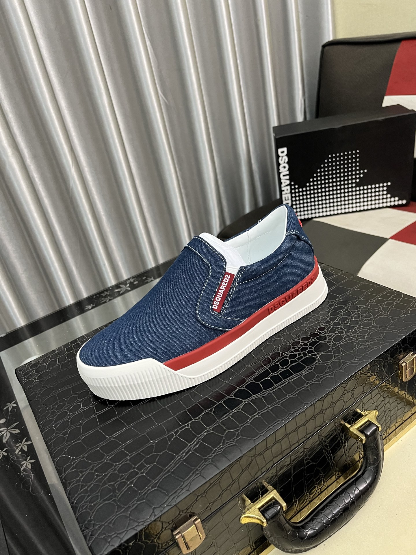 NO:344908,【D2～】Men's casual shoes 2025z cabinets are available simultaneously. Size: 35-46# 1 color upper is made of multi-material spliced ​​leather inner lining, comfortable and breathable, original sole is comfortable and wear-resistant, and the real shot is even better.19860909【D2～】男士休闲鞋 2025z柜同步发售 码数:35-46# 1个颜色鞋面选用多材质拼接真皮内里,舒适透气,鞋底原版舒适耐磨大底,实物拍摄实物更赞,,Men's shoes