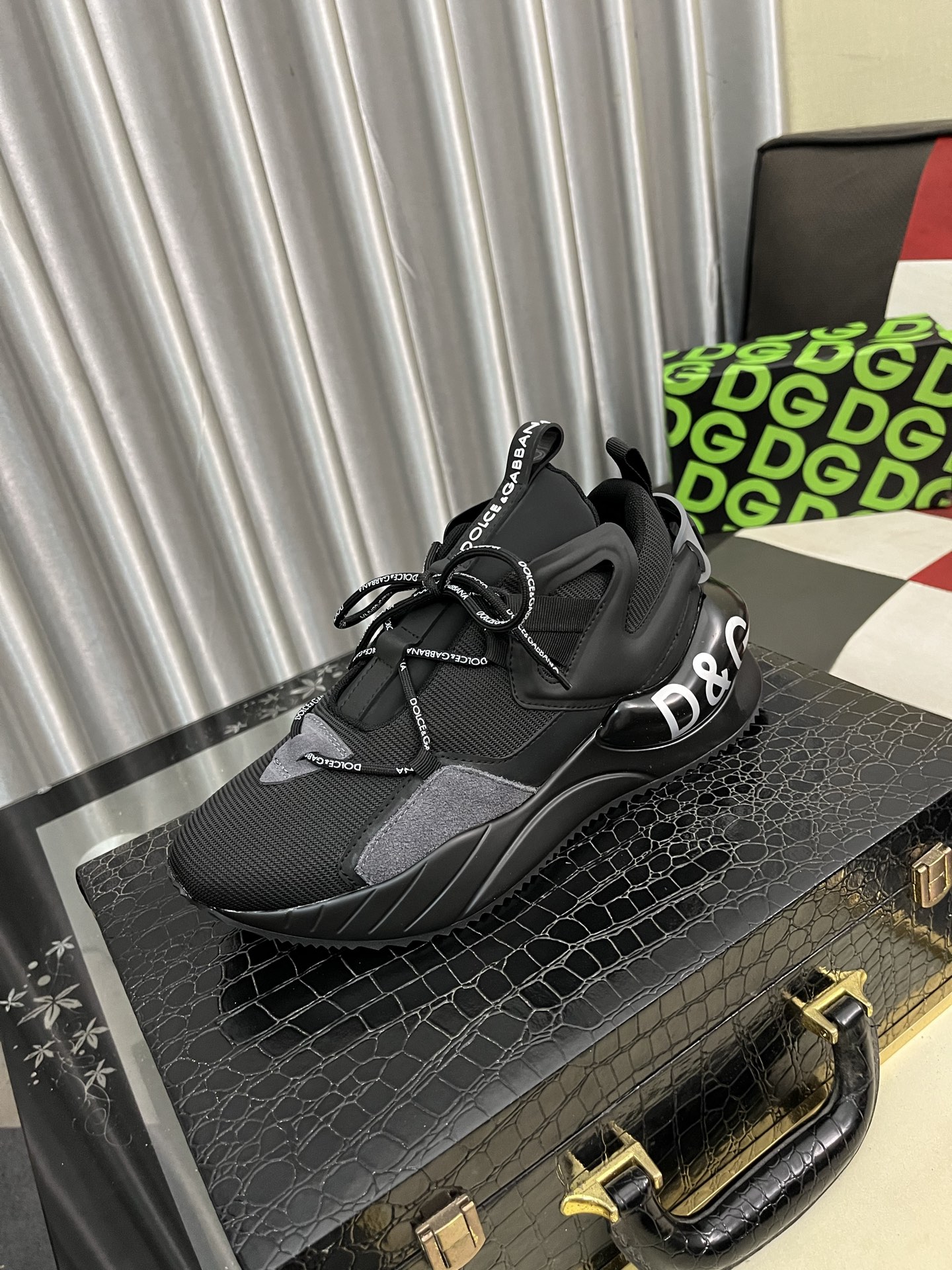 NO:350581,[DG~] Couple casual shoes are available at the same time in 2025z cabinet. Size: 35-46# The uppers of 5 colors are made of multi-material splicing mesh, which is comfortable and breathable. The original sole is comfortable and wear-resistant. The real shot is even better.19860909【DG～】情侣装休闲鞋 2025z柜同步发售 码数:35-46# 5个颜色鞋面选用多材质拼接网布内里,舒适透气,鞋底原版舒适耐磨大底,实物拍摄实物更赞,,Men's shoes