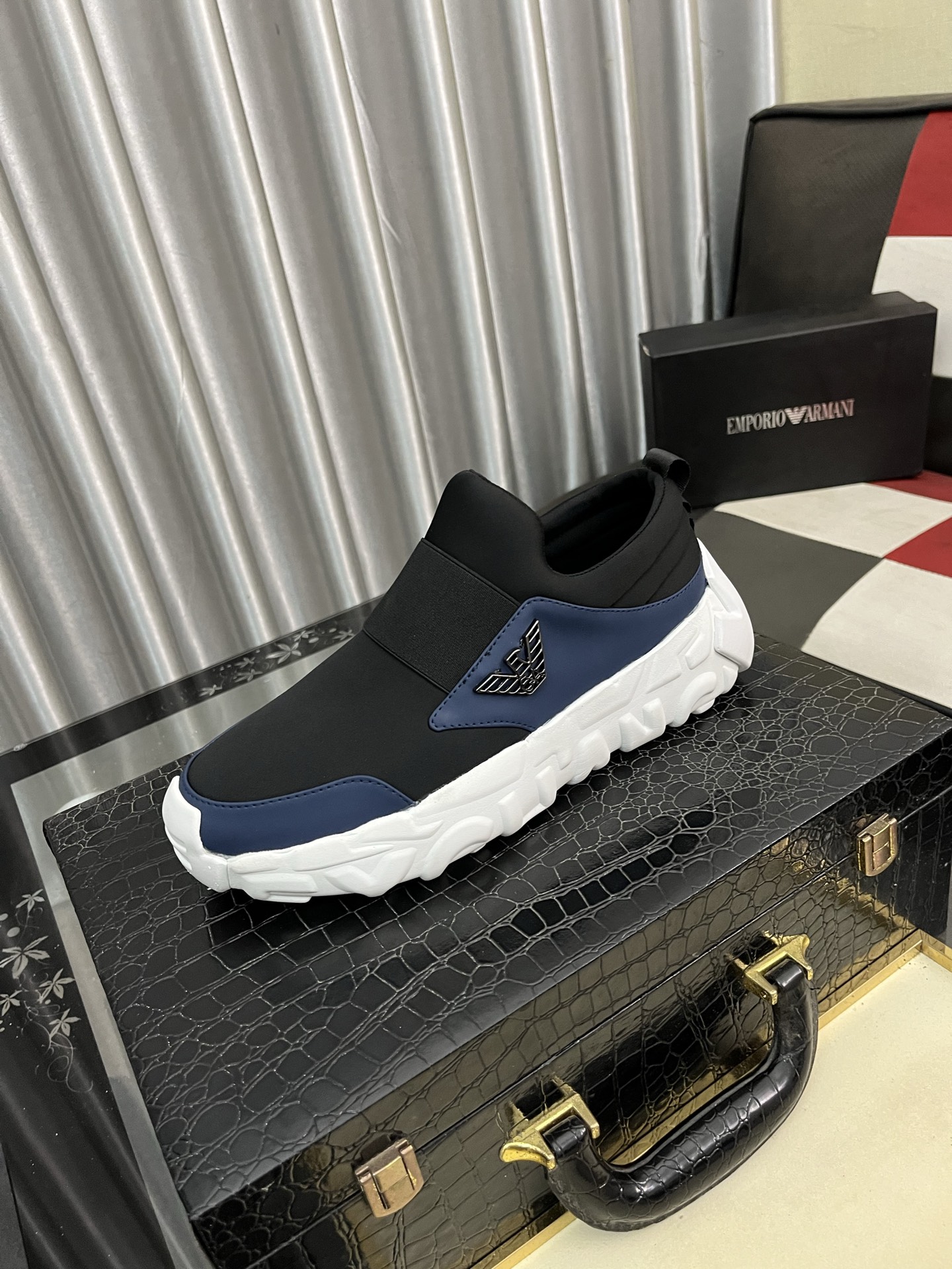 NO:347833,【Armani】The new men's casual shoes are trendy, high-quality workmanship, fashionable/casual shoes are the most suitable for young people. The upper is imported cowhide, pig skin, with rubber wear-resistant sole, absolutely high-end and high-end, size 38-442 colors available, armani, cowhide,19860909【阿玛尼】男士新款休闲鞋潮款,优质做工,时尚/休闲鞋青年人最适合不过啦.鞋面用进口牛皮,猪皮里 配橡胶耐磨大底,绝对高档上档次,码数38-442色可选,,armani,cowhide,Men's shoes