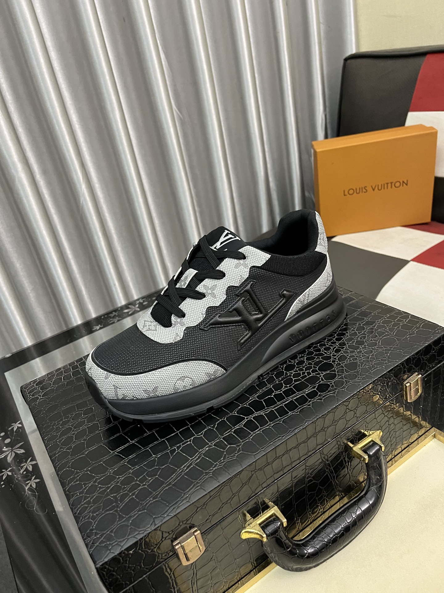 NO:351622,【LOUlS VUlTTON】 Louis Vuitton ~ Unique casual style. LV counter purchasing casual shoes for men's counters are available simultaneously, Italian imported brands select top layer Italian cowhide. Sheepskin inner lining (refuse to remove and grind feet) soles are original and specially supplied with original soles. The size number is 38-443 color selection, louis vuitton, louis vuitton, cowhide, sheepskin19860909【LOUlS VUlTTON】路易威登～独特现休闲风.LV专柜代购休闲鞋 男士专柜同步发售,意大利进口品牌精选头层意大利牛皮.羊皮内里（拒绝脱色磨脚）鞋底原厂特供原版底实物更赞 码数38-443色选,,louis vuitton,louis vuitton,cowhide,sheepskin,Men's shoes