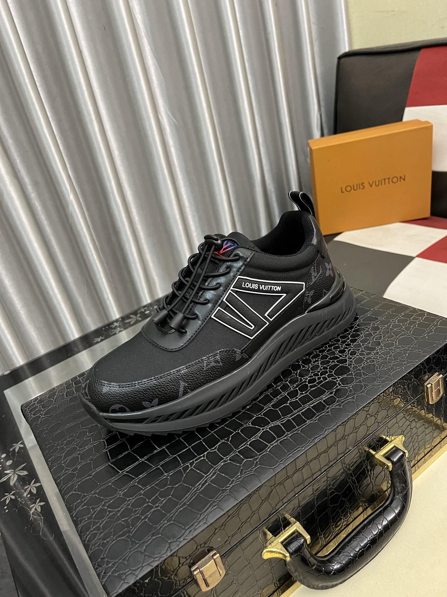 NO:358502,【LOUlS VUlTTON】 Louis Vuitton ~ Unique casual style. LV counter purchasing casual shoes for men's counters are available simultaneously, Italian imported brands select top layer Italian cowhide. Sheepskin inner lining (refuse to remove and grind feet) soles are original special for original soles. The original soles are even more favorable. Number 38-444 color selection, louis vuitton, louis vuitton, cowhide, sheepskin19860909【LOUlS VUlTTON】路易威登～独特现休闲风.LV专柜代购休闲鞋 男士专柜同步发售,意大利进口品牌精选头层意大利牛皮.羊皮内里（拒绝脱色磨脚）鞋底原厂特供原版底实物更赞 码数38-444色选,,louis vuitton,louis vuitton,cowhide,sheepskin,Men's shoes