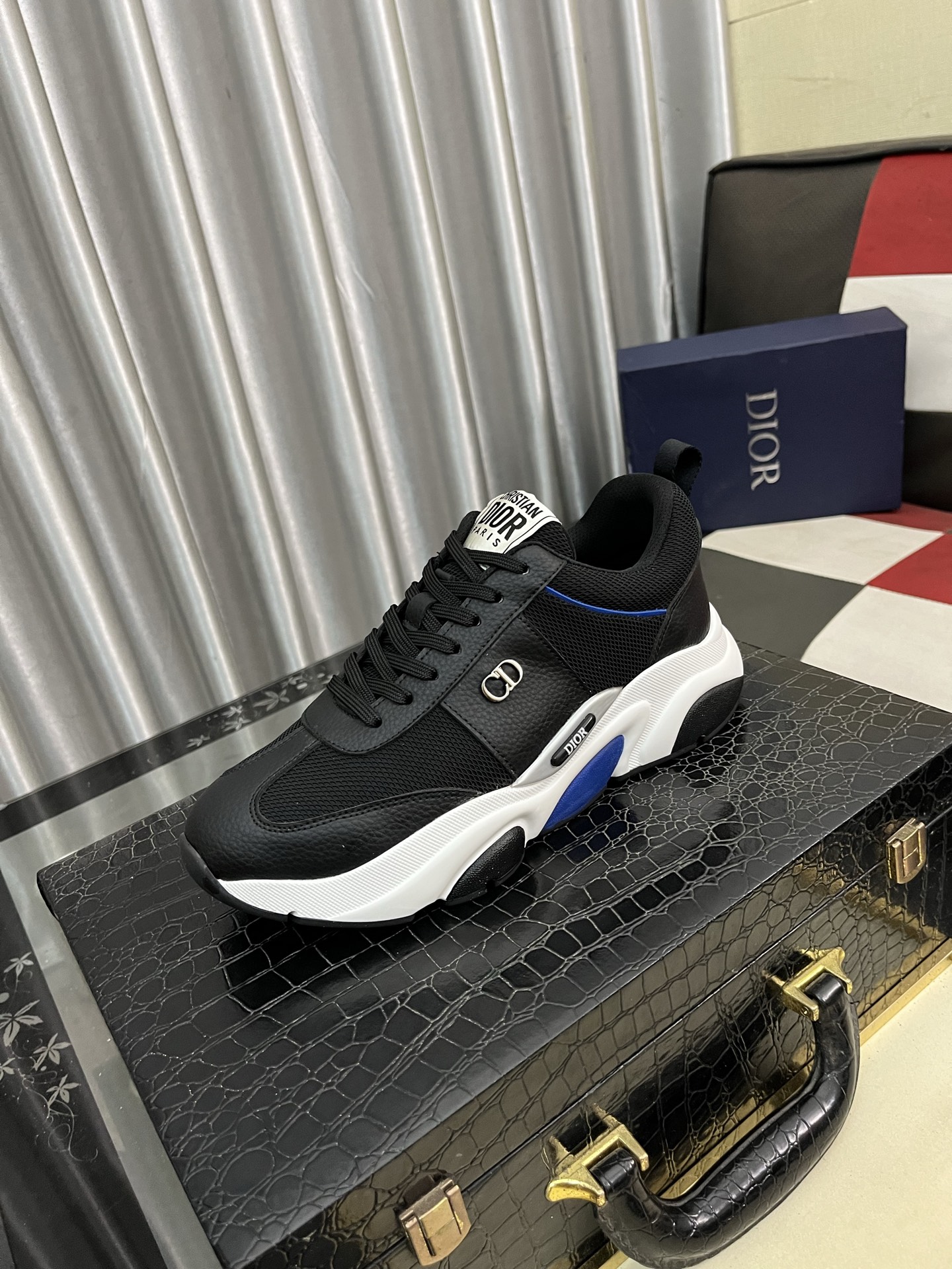 NO:344326,Dior original single quality. ~ Unique modern style sneakers. Casual shoes must-have for men. Italian imported original brand, imported original leather, Yangli (refuse to remove and polish the feet) sole factory special original sole, French lazy style design, foot fitting on the original single quality, super comfortable original sole. Just like the real thing is more beautiful, 38-444 colors available, dior, sneakers19860909迪奥 原单品质.～ 独特现代风运动鞋.休闲鞋潮男必备款 意大利进口原版品牌,进口原版皮,羊里（拒绝脱色磨脚）鞋底原厂特供原版底,法国懒人风格设计 贴脚 在贴原单品质 超舒服原版底 .就好像实物拍摄实物更赞 ,码数38-444色可选,,dior,sneakers,Men's shoes