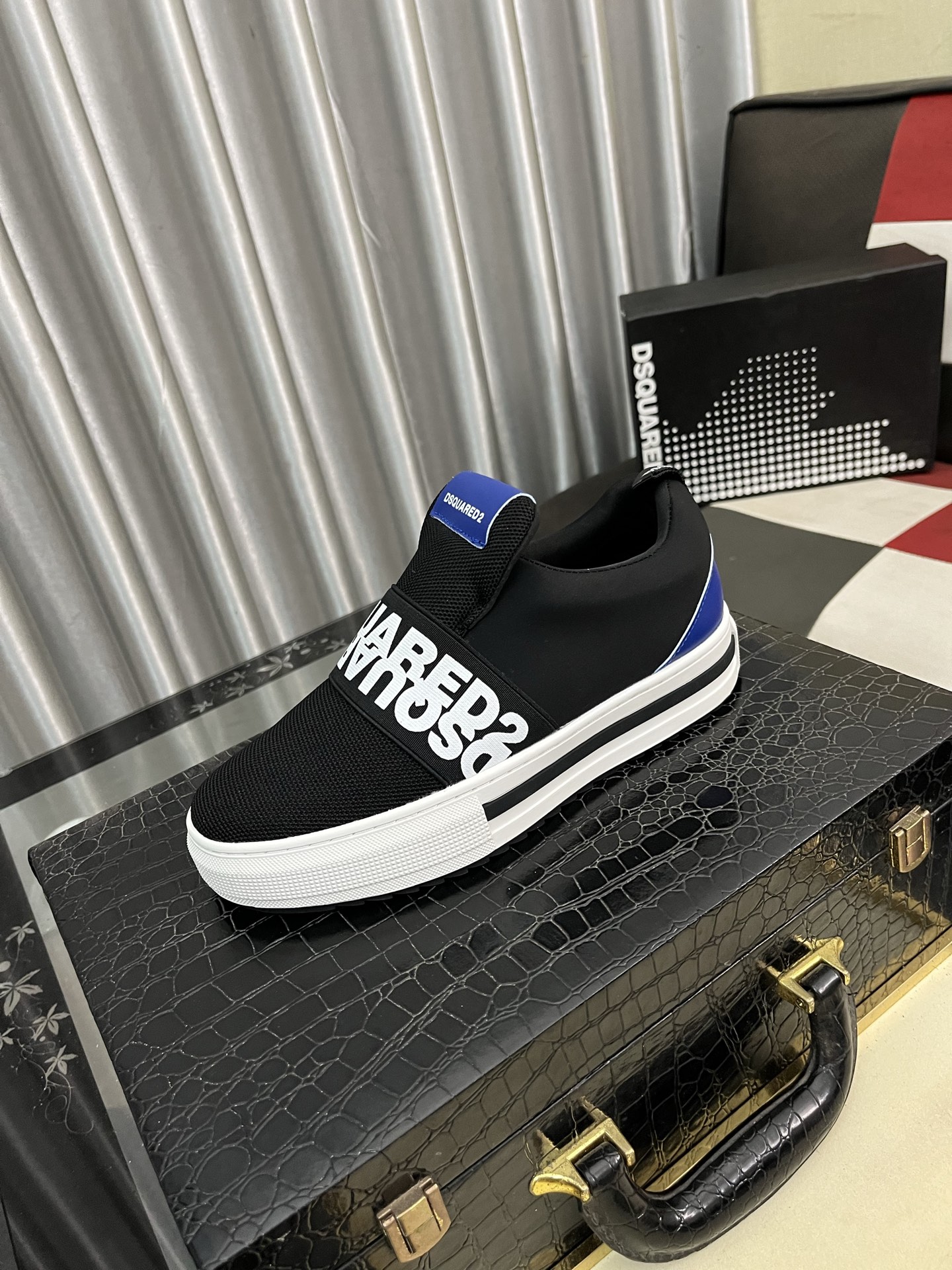 NO:346597,【D2～】Men's casual shoes 2025z cabinets are available simultaneously. Size: 35-46# 1 color upper is made of multi-material spliced ​​leather inner lining, comfortable and breathable, original sole is comfortable and wear-resistant, and the real shot is even better.19860909【D2～】男士休闲鞋 2025z柜同步发售 码数:35-46# 1个颜色鞋面选用多材质拼接真皮内里,舒适透气,鞋底原版舒适耐磨大底,实物拍摄实物更赞,,Men's shoes