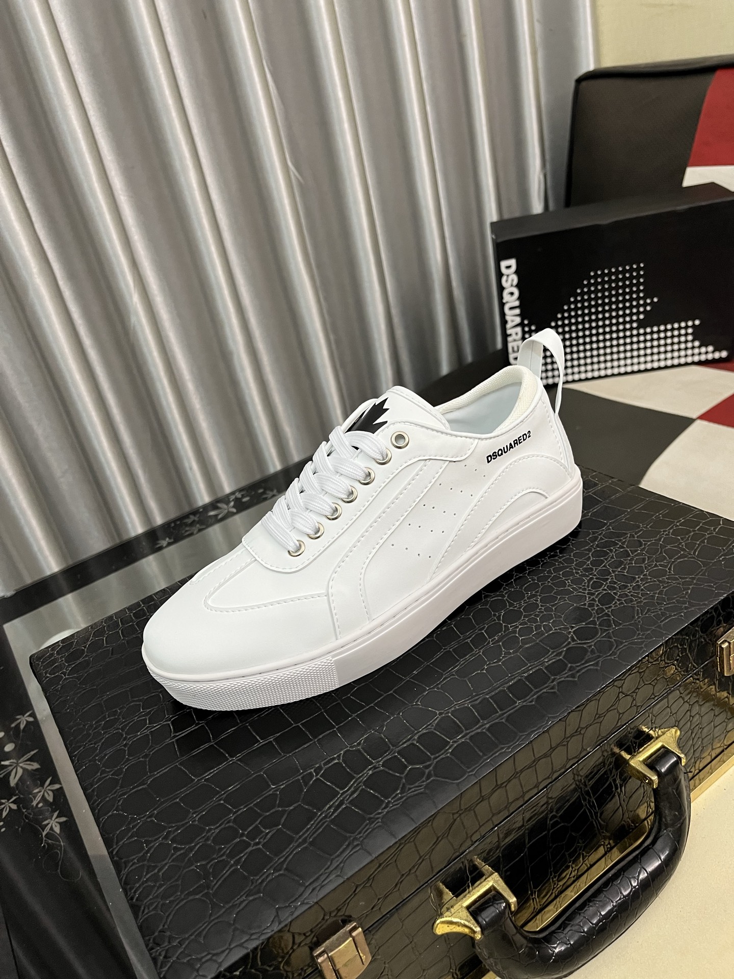 NO:346612,【D2～】Men's casual shoes 2025z cabinets are available simultaneously. Size: 38-46# 1 color upper is made of multi-material spliced ​​leather inner lining, comfortable and breathable, original sole is comfortable and wear-resistant, and the real shot is even better.19860909【D2～】男士休闲鞋 2025z柜同步发售 码数:38-46# 1个颜色鞋面选用多材质拼接真皮内里,舒适透气,鞋底原版舒适耐磨大底,实物拍摄实物更赞,,Men's shoes