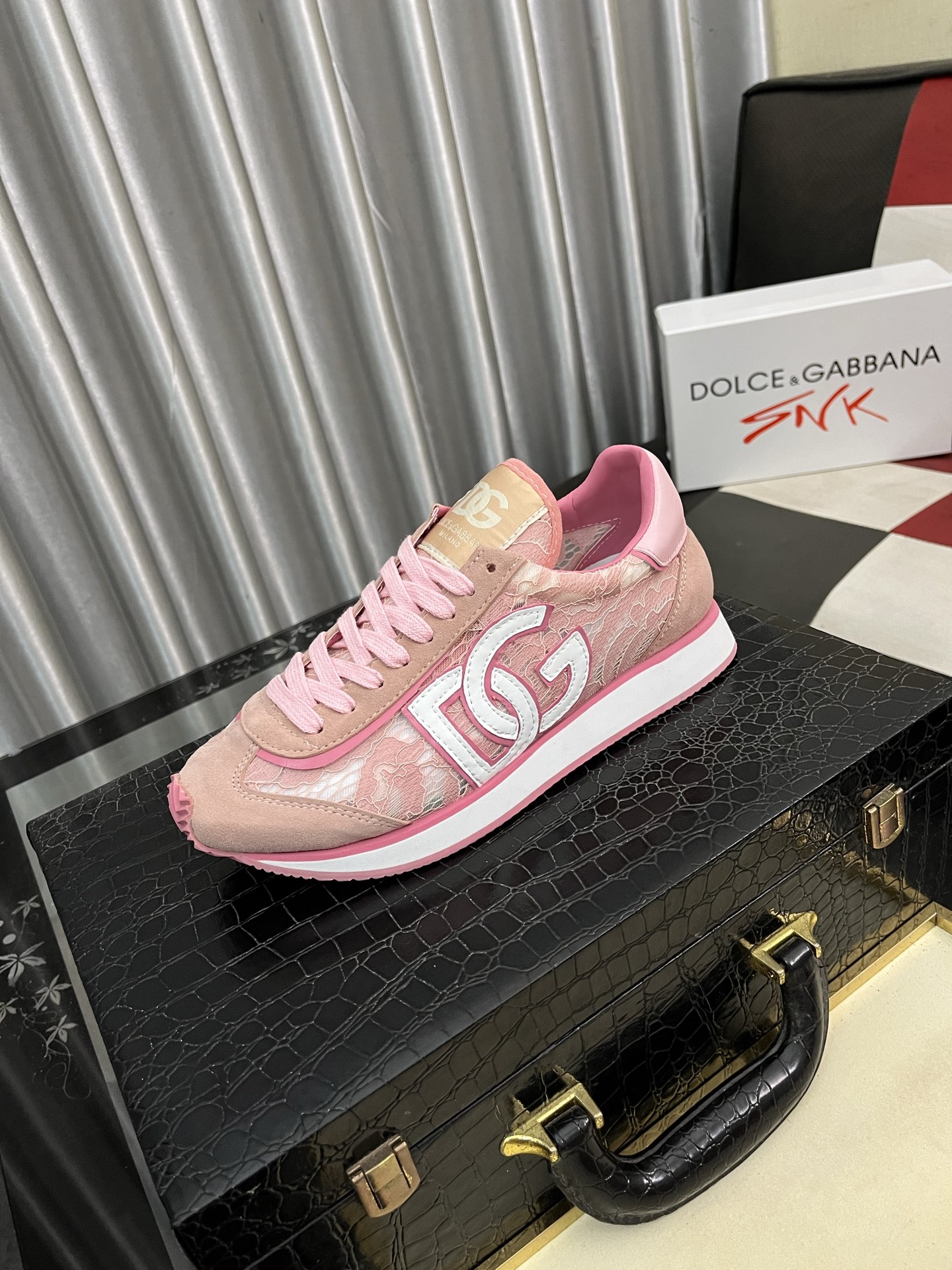 NO:690355,[DG] The latest official website of high-top casual, men's shoes with original quality imported cowhide sheepskin [proud] in terms of material and workmanship, it beats all versions in the market with the highest quality shipments. Real photos, imported fabrics highlight the unique charm of the brand. The shoelaces are also original custom-made classic lace-up shoes. The upper foot is very comfortable, size 35-46,,cowhide19860909【DG】最新官网高帮休闲、男鞋原单品质进口牛皮羊里[得意]论材料做工完胜市场所有版本最高品质出货 实物拍摄,面料进口凸显品牌独特魅力鞋带也是原版定制经典系带款鞋 上脚十分舒适 、码数35-46,,cowhide,Men's shoes