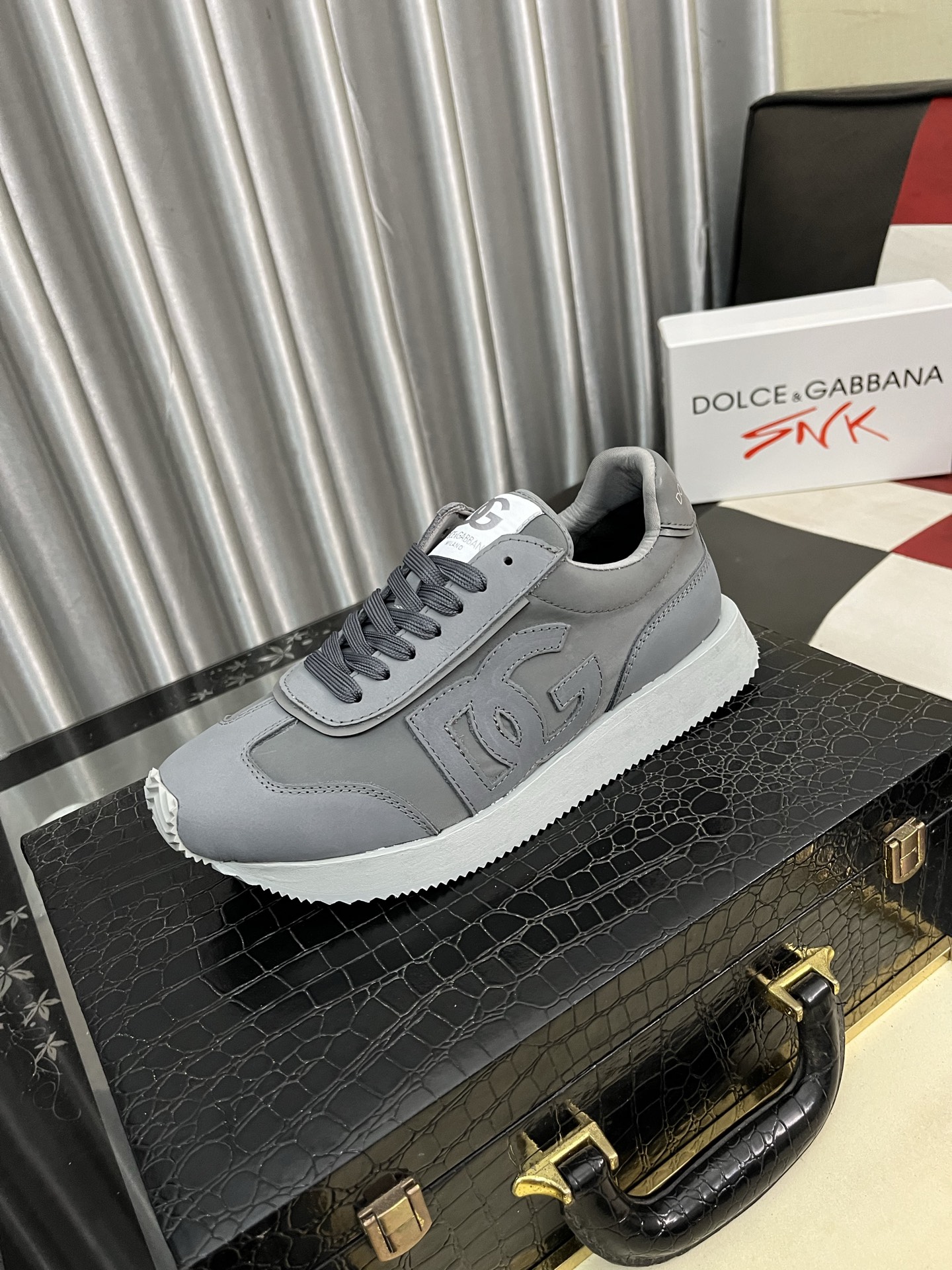 NO:347763,【DG】The latest official website, high-top casual, men's shoes, original single quality imported cowhide sheep [Deyi] On the material workmanship is better than all versions of the market, the highest quality shipment is sold in real photos, the imported fabric highlights the unique charm of the brand, and the shoelaces are also original customized classic lace shoes. It is very comfortable to wear, size 35-46, cowhide19860909【DG】最新官网高帮休闲、男鞋原单品质进口牛皮羊里[得意]论材料做工完胜市场所有版本最高品质出货 实物拍摄,面料进口凸显品牌独特魅力鞋带也是原版定制经典系带款鞋 上脚十分舒适 、码数35-46,,cowhide,Men's shoes