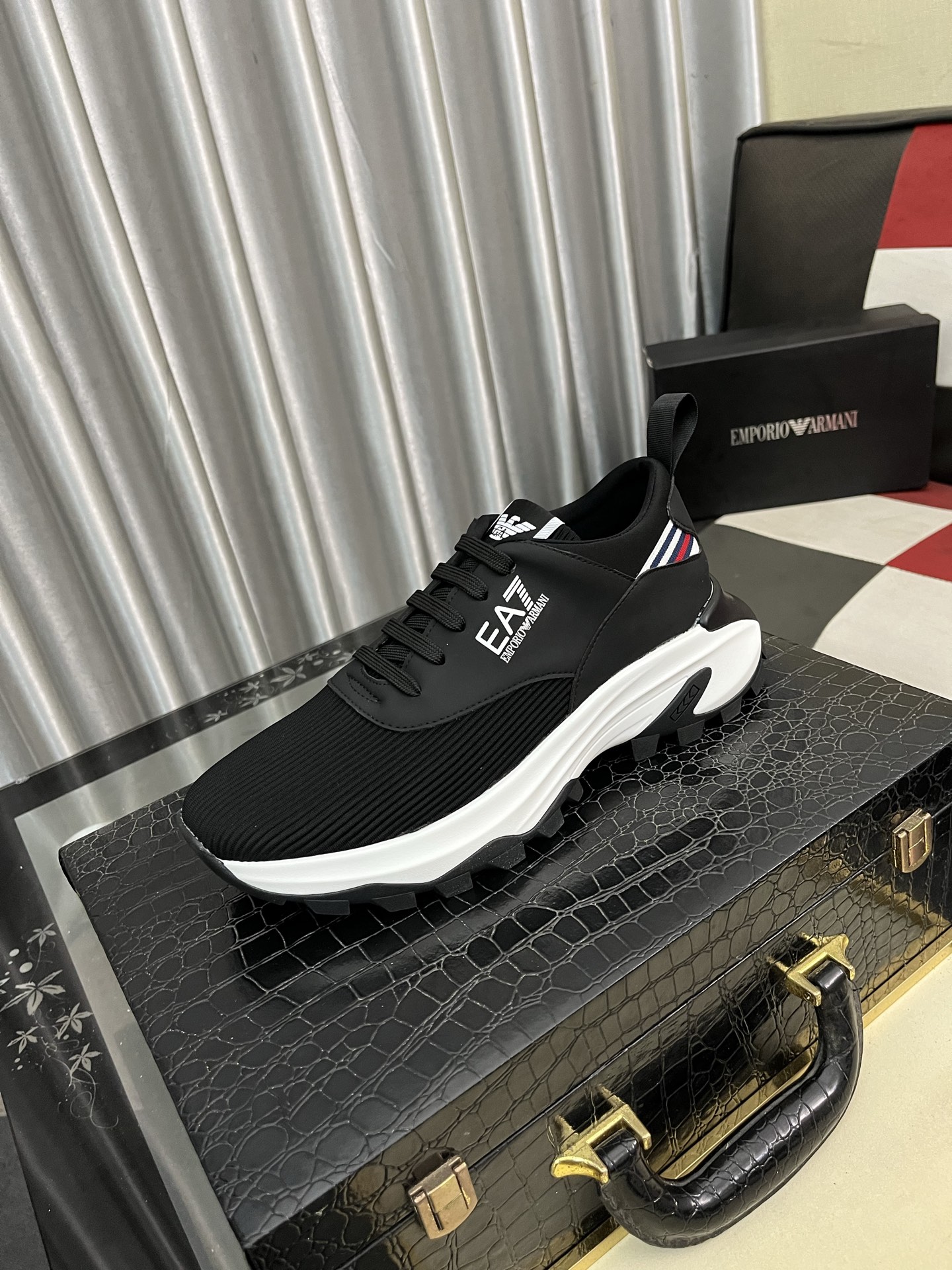 NO:347636,【Armani】The new men's casual shoes are trendy, high-quality workmanship, fashionable/casual shoes are the most suitable for young people. The upper is imported cowhide, pig skin, with rubber wear-resistant sole, absolutely high-end and high-end, size 38-444 colors available, armani, cowhide19860909【阿玛尼】男士新款休闲鞋潮款,优质做工,时尚/休闲鞋青年人最适合不过啦.鞋面用进口牛皮,猪皮里 配橡胶耐磨大底,绝对高档上档次,码数38-444色可选,,armani,cowhide,Men's shoes