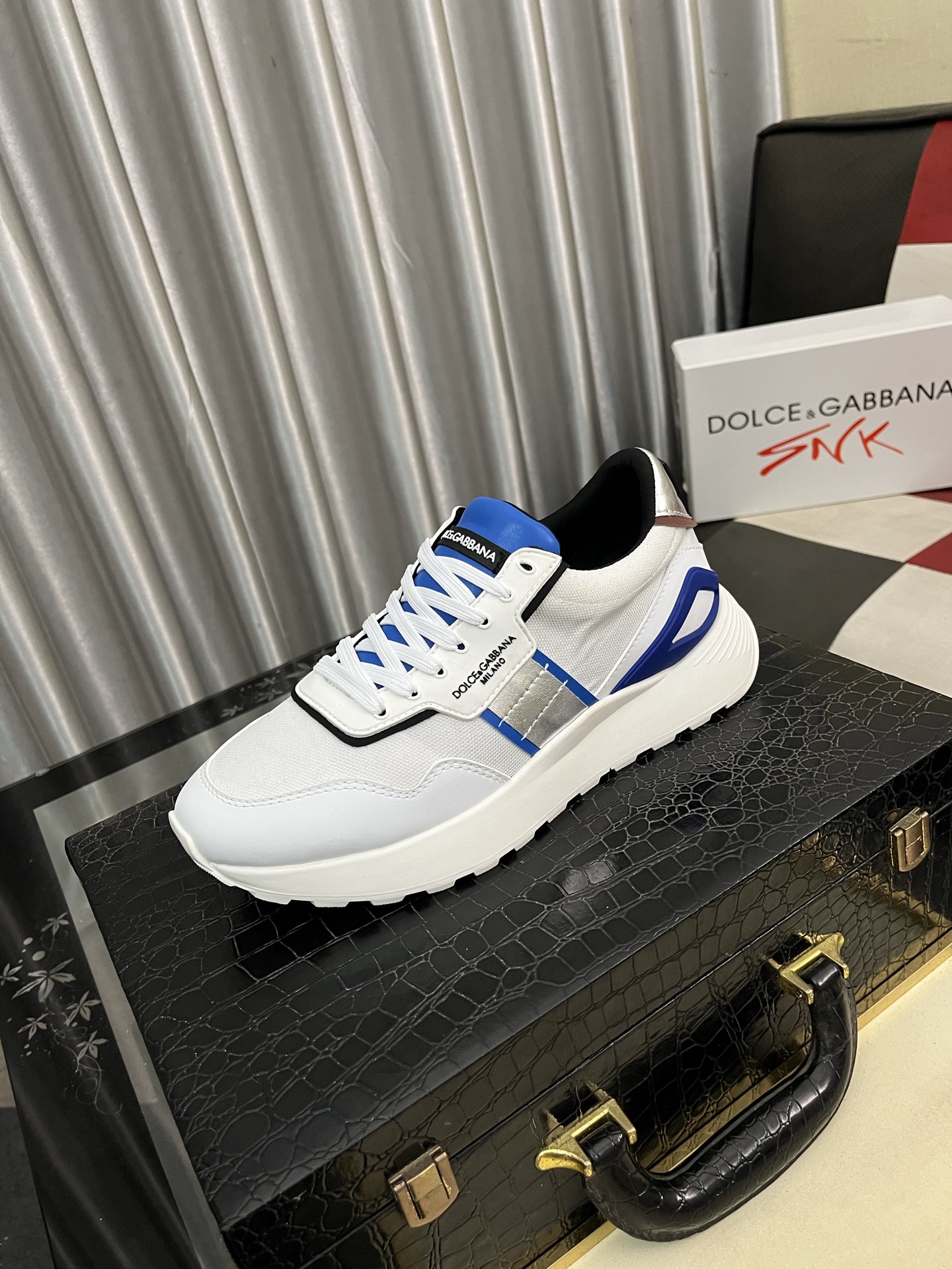 NO:347701,Dolce & GabbanaDG high-end men's sports and casual shoes. Top counter original singles. Original imported cowhide, various materials splicing design imported cowhide inner cowhide foot pads original TPR elastic sole. Size36-46,,Dolce & Gabbana,cowhide19860909Dolce&GabbanaDG高端男士运动休闲鞋.顶级专柜原单货. 原版进口牛皮 多种材质拼接设计进口牛皮内里 牛皮垫脚原版TPR弹力大底.Size36-46,,Dolce&Gabbana,cowhide,Men's shoes