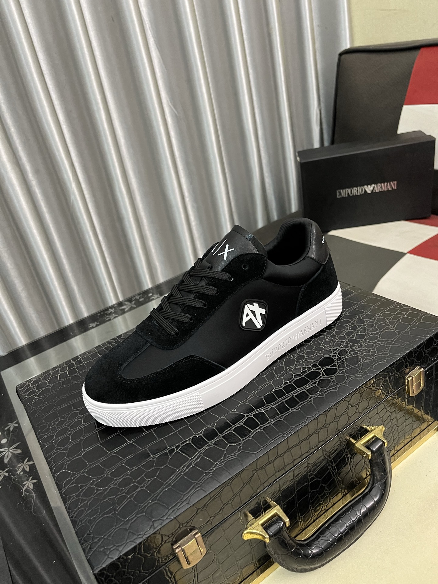 NO:351201,Armani ARMANI EXCHANGE latest spring and summer casual men's shoes, welcome 1:1 comparison, single Hong Kong counter casual shoes, counter quality, support inspection, high-quality workmanship, uppers are made of Italian imported flying woven fabric, breathable mesh lining, sheepskin insole, original fashion sports sole, casual fashion, high-end quality, size 38-443 colors available, armani, chanel, armani, sheepskin19860909阿玛尼 ARMANI EXCHANGE 最新春夏款休闲男鞋,欢迎1:1对比,爆单款香港专柜休闲鞋,专柜品质,支持验货,优质做工,鞋面采用意大利进口飞织面料,透气网布内里,羊皮鞋垫,原版时尚运动大底 ,休闲时尚,高端品质,码数38-443色可选,,armani,chanel,armani,sheepskin,Men's shoes