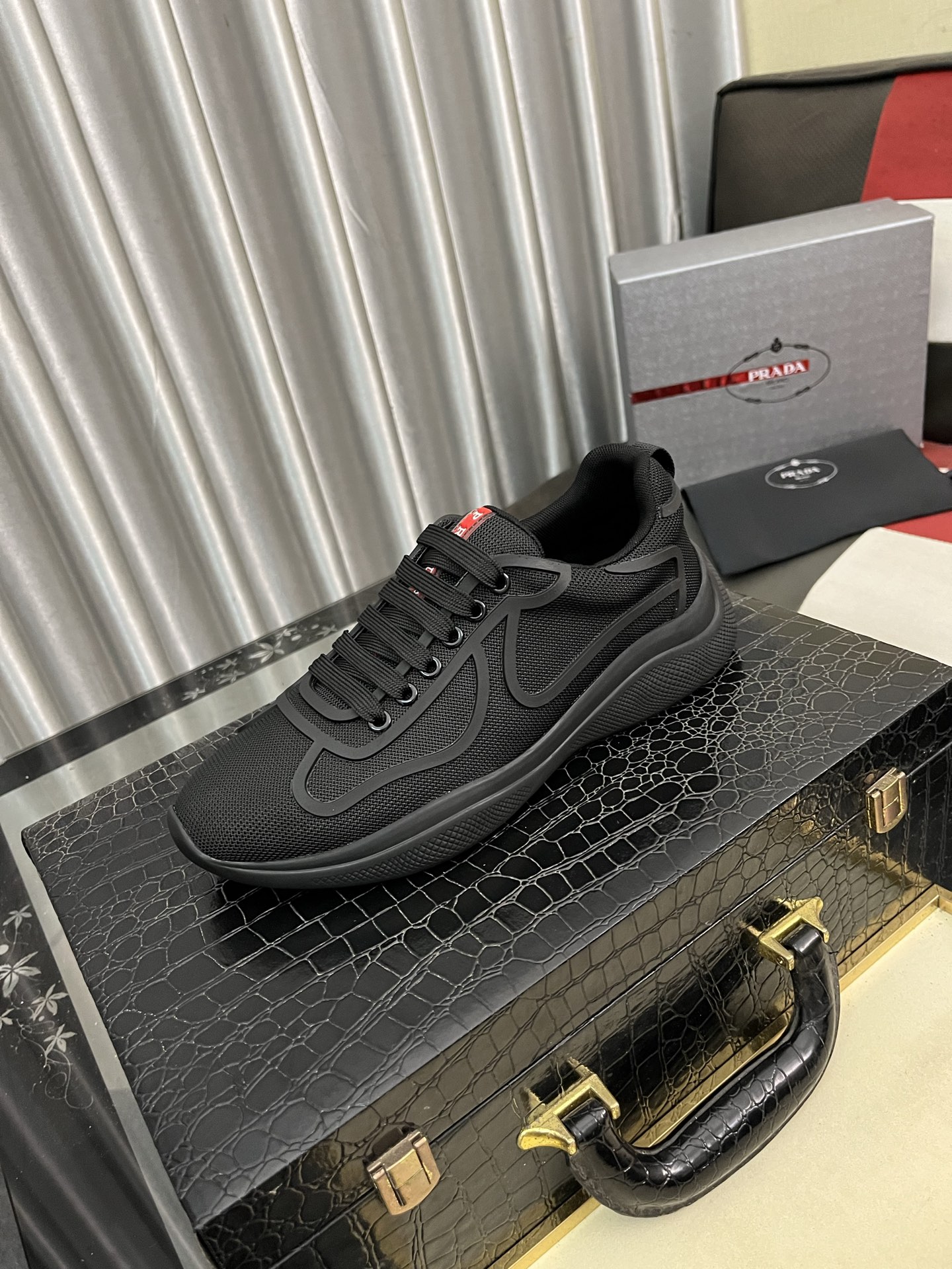 NO:351943,【PRADA】Prada casual shoes, original 1 to 1 development, high-quality mercerated beef tiles with imported cowhide, inner silk sheepskin, outsole rubber, comfortable and soft on the feet, size 38-444 colors available, prada, prada, cowhide, sheepskin19860909【PRADA】普拉达休闲鞋,原版1比1开发,面料高丝光牛猄配进口牛皮,内里丝绸羊皮,大底橡胶,上脚舒适柔软,码数38-444色可选,,prada,prada,cowhide,sheepskin,Men's shoes