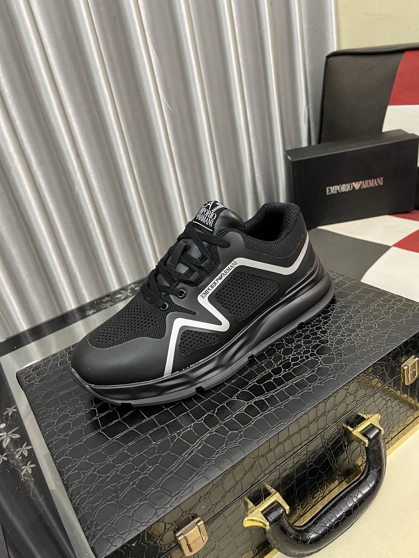 NO:352585,【BOOS】The original single-quality upper of men's casual shoes is imported calfskin, which is super breathable and comfortable, fine workmanship, high-end and atmospheric. It has a fashionable and classic shape. It has a foam transparent and wear-resistant sole, which is comfortable to wear, and deserves to have it. The number of sizes 38-445 colors available, cowhide19860909【BOOS】男鞋休闲鞋原单品质鞋面采用进口小牛皮,超透气舒适内里做工精细,高端大气.有时尚典范造型.发泡透明耐磨大底,穿着舒适,值得拥有.码数38–445色可选,,cowhide,Men's shoes