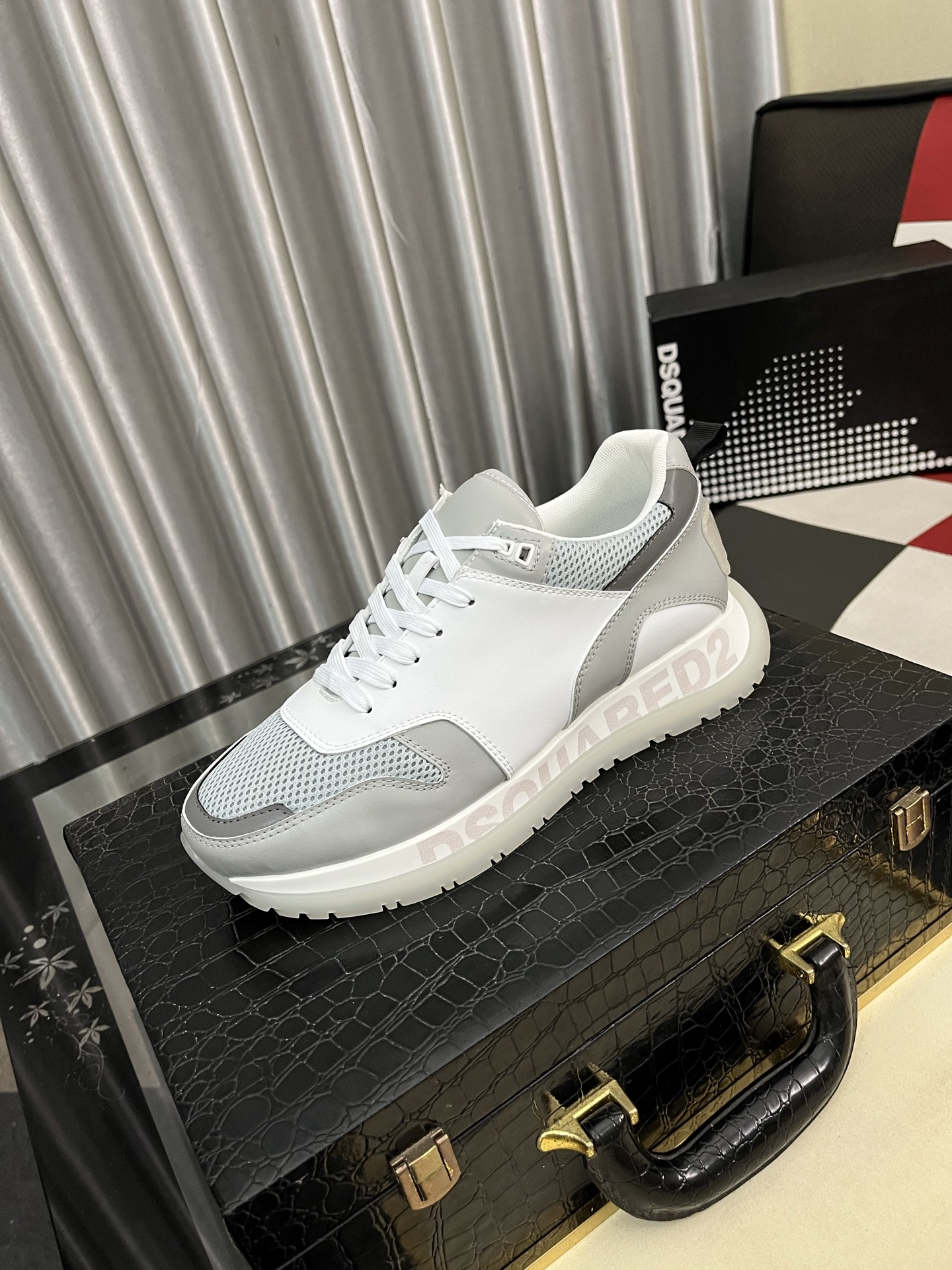 NO:353140,【D2～】Men's casual shoes 2025z cabinets are available simultaneously. Size: 38-46# 1 color upper is made of multi-material spliced ​​leather inner lining, comfortable and breathable, original sole is comfortable and wear-resistant, and the real shot is even better.19860909【D2～】男士休闲鞋 2025z柜同步发售 码数:38-46# 1个颜色鞋面选用多材质拼接真皮内里,舒适透气,鞋底原版舒适耐磨大底,实物拍摄实物更赞,,Men's shoes