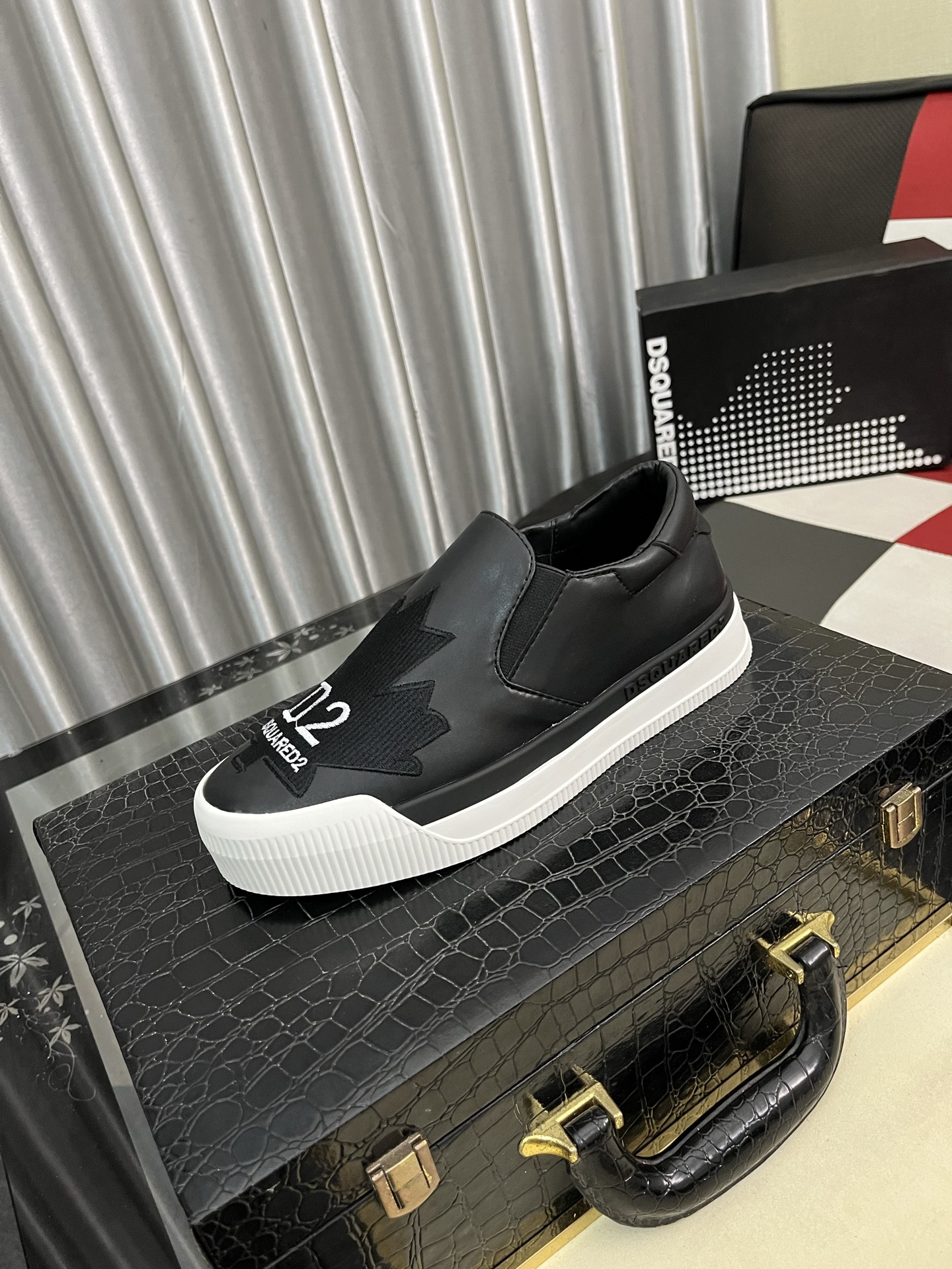 NO:353159,【D2～】Men's casual shoes 2025z cabinets are available simultaneously. Size: 35-46# 1 color upper is made of multi-material spliced ​​leather inner lining, comfortable and breathable, original sole is comfortable and wear-resistant, and the real shot is even better.19860909【D2～】男士休闲鞋 2025z柜同步发售 码数:35-46# 1个颜色鞋面选用多材质拼接真皮内里,舒适透气,鞋底原版舒适耐磨大底,实物拍摄实物更赞,,Men's shoes