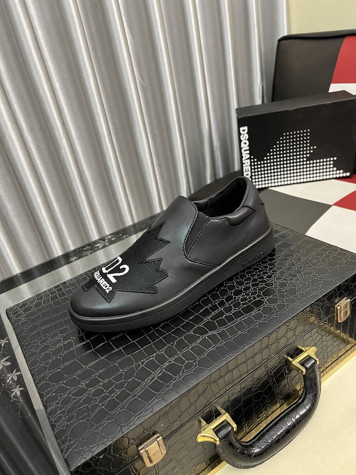 NO:353179,【D2～】Men's casual shoes 2025z cabinets are available simultaneously. Size: 38-46# 1 color upper is made of multi-material spliced ​​leather inner lining, comfortable and breathable, original sole is comfortable and wear-resistant, and the real shot is even better.19860909【D2～】男士休闲鞋 2025z柜同步发售 码数:38-46# 1个颜色鞋面选用多材质拼接真皮内里,舒适透气,鞋底原版舒适耐磨大底,实物拍摄实物更赞,,Men's shoes