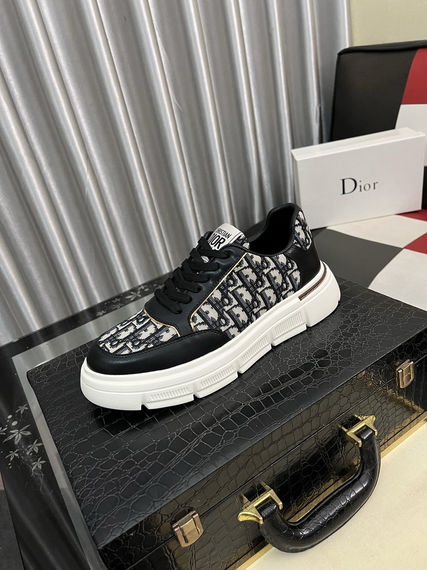 NO:354318,【Dior】Dior new casual men's shoes for Hong Kong counter are on the market. The official website is 1:1 made. Italian original materials. Designed by European and American masters. Perfect styling creates the quality of the counter, solid color rubber wear-resistant sole and classic dazzling head!  Super versatile and comfortable. High-end, stylish and novel!  !  Absolute focus!  Number of codes 38-442 colors available, dior, dior19860909【Dior】迪奥 香港专柜新款休闲男鞋上市 官网1:1制作 意大利原版材料 欧美大师设计 完美造型打造专柜品质,纯色橡胶耐磨大底加经典炫头！超级百搭也很舒服的.高档不失品味,时尚、新颖！！绝对的焦点！码数38-442色可选,,dior,dior,Men's shoes