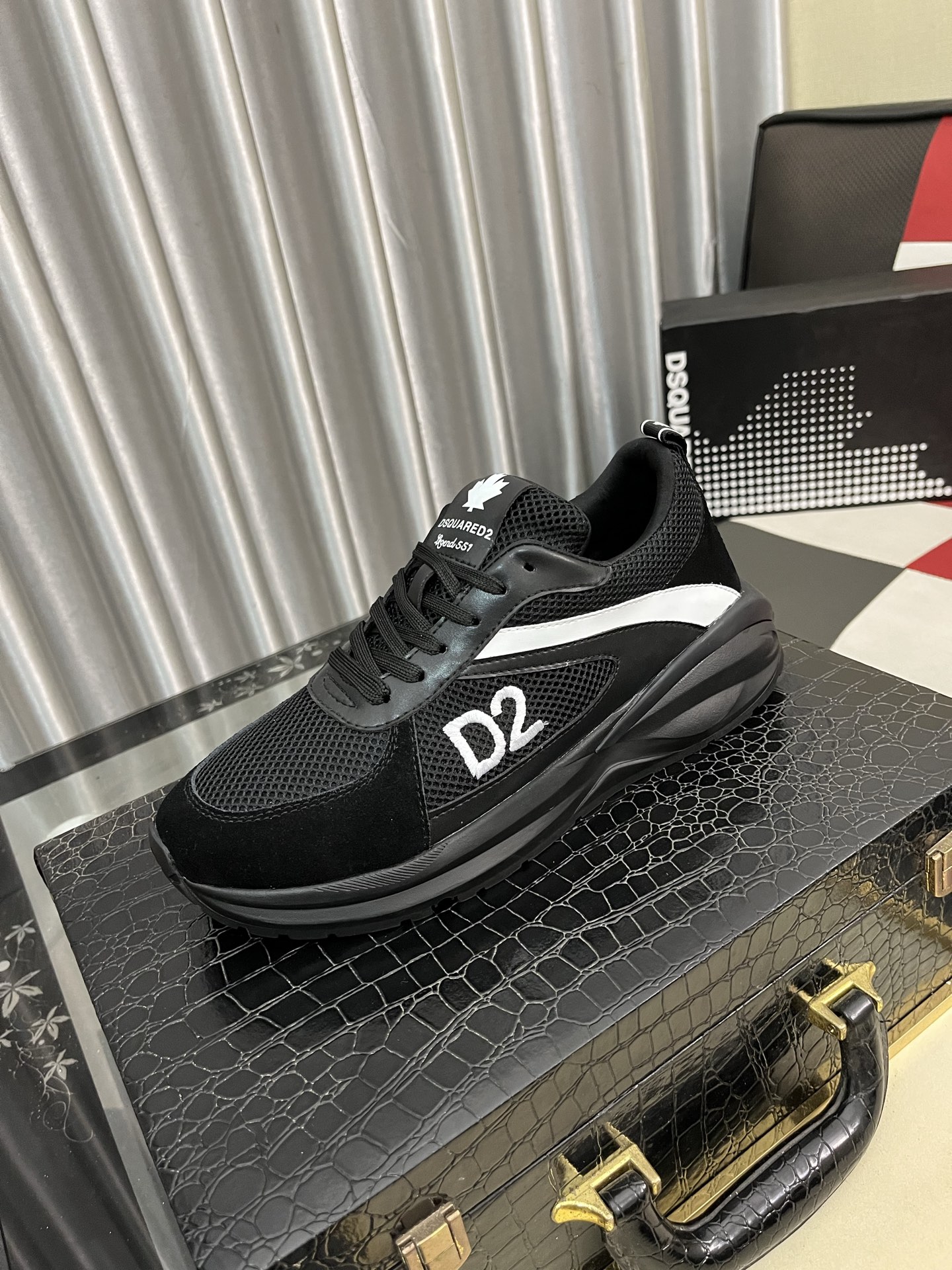 NO:347843,【D2～】Men's casual shoes 2025z cabinets are available simultaneously. Size: 35-46# 1 color upper is made of multi-material spliced ​​leather inner lining, comfortable and breathable, original sole is comfortable and wear-resistant, and the real shot is even better.19860909【D2～】男士休闲鞋 2025z柜同步发售 码数:35-46# 1个颜色鞋面选用多材质拼接真皮内里,舒适透气,鞋底原版舒适耐磨大底,实物拍摄实物更赞,,Men's shoes