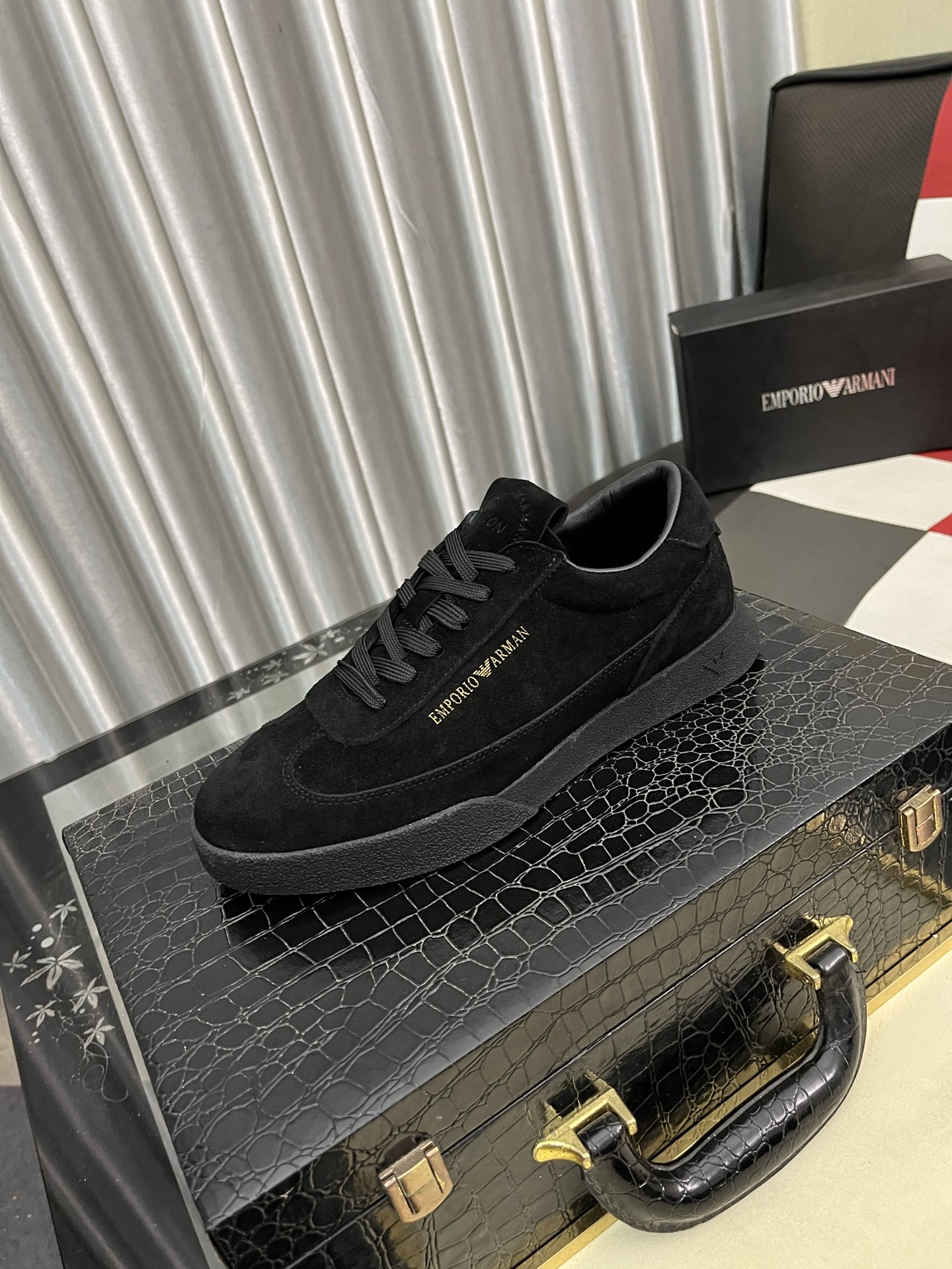 NO:349687,[Armani] (Cowhide inner lining) Armani's latest new casual shoes are popular and popular. The same style on the official website [Dee] Original single hot model. Original factory cowhide material 11 original board Cowhide inner lining, original foamed sole. Body accessories are one to one mold, counter quality. Dear, you are also worried about wearing shoes, then you are your best choice!  38-444 colors available, Armani, Armani, cowhide19860909【Armani】（牛皮内里）阿玛尼最新新款休闲鞋 火爆热卖官网同款[得意]原单爆款 .原工厂牛皮材料11原板 牛皮内里,原厂发泡大底.身配件一比一开模 专柜品质 亲们你还为穿着搭配鞋发愁那这款鞋你就是你不二的选择！38-444色可选,,armani,armani,cowhide,Men's shoes