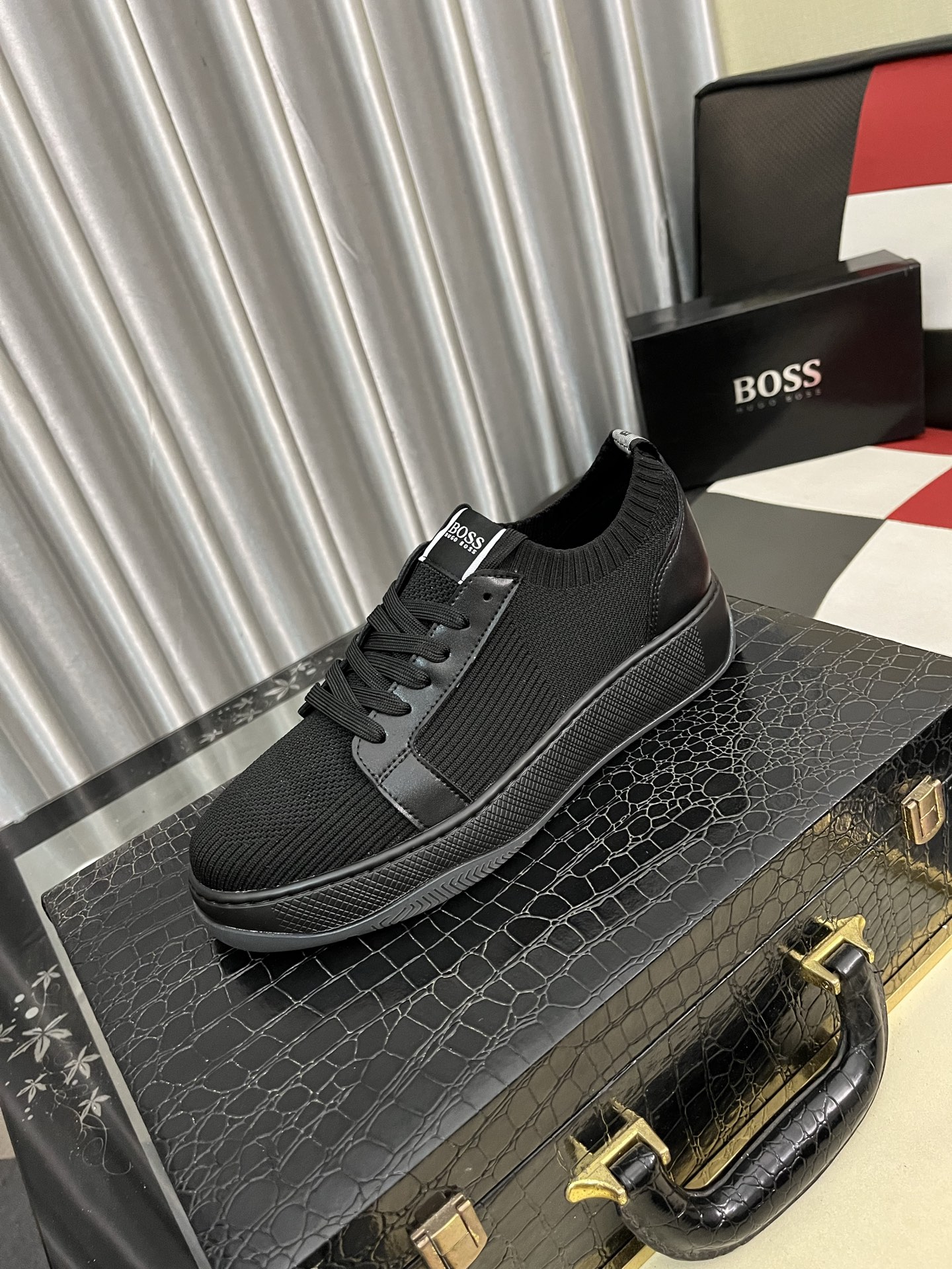 NO:349741,【BOOS】The original single-quality upper of men's casual shoes is imported calfskin, which is super breathable and comfortable, fine workmanship, high-end and atmospheric. It has a fashionable and classic shape. It has a foam transparent and wear-resistant sole, which is comfortable to wear, and deserves to have it. The number of sizes 38-444 colors available, cowhide19860909【BOOS】男鞋休闲鞋原单品质鞋面采用进口小牛皮,超透气舒适内里做工精细,高端大气.有时尚典范造型.发泡透明耐磨大底,穿着舒适,值得拥有.码数38–444色可选,,cowhide,Men's shoes