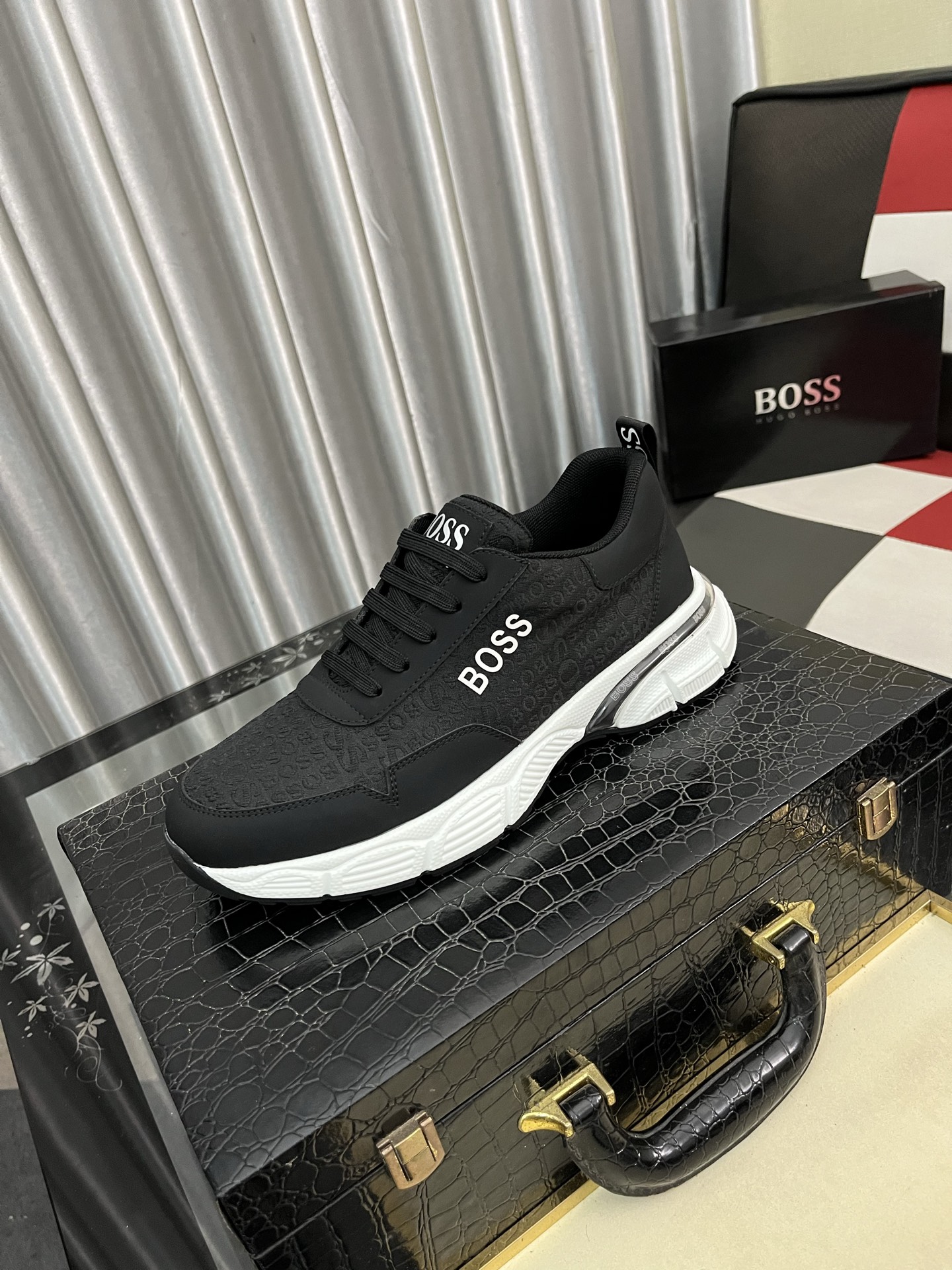 NO:355410,【BOOS】The original single-quality upper of men's casual shoes is imported calfskin, which is super breathable and comfortable, fine workmanship, high-end and atmospheric. It has a fashionable and classic shape. It has a foam transparent and wear-resistant sole, which is comfortable to wear, and deserves it. The number of sizes 38-442 colors is available, cowhide19860909【BOOS】男鞋休闲鞋原单品质鞋面采用进口小牛皮,超透气舒适内里做工精细,高端大气.有时尚典范造型.发泡透明耐磨大底,穿着舒适,值得拥有.码数38–442色可选,,cowhide,Men's shoes