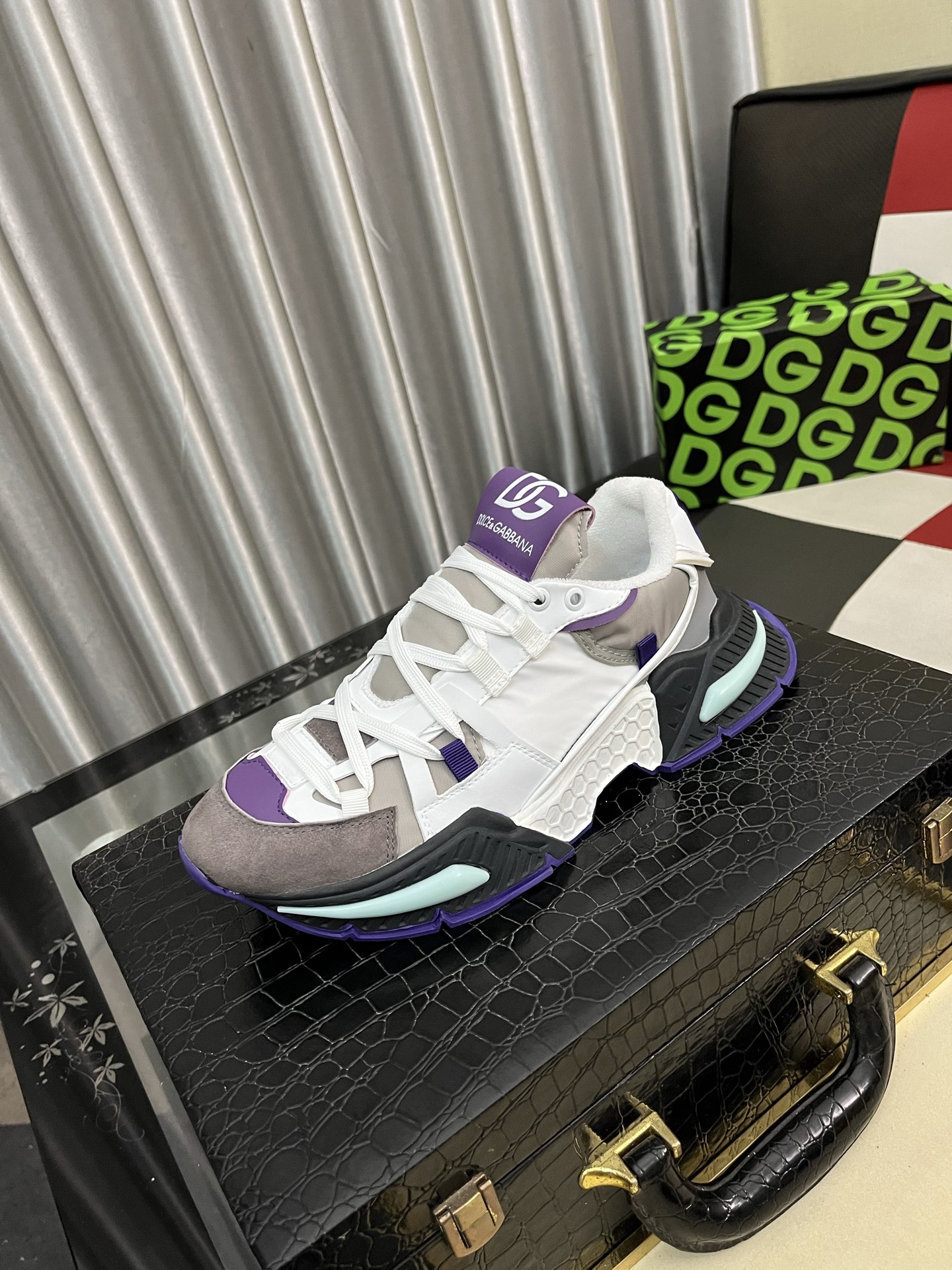 NO:357003,New Dolce & Gabbana/top original single DG heavy industry series, new casual and fashionable shoes have simple and atmospheric styles, fashionable and elegant. Original imported calfskin, comfortable sheepskin lining. Exquisite and luxurious, super A-level!  Size35-46, Dolce & Gabbana, cowhide, sheepskin19860909新款Dolce＆Gabbana/顶级原单DG重工系列,新款休闲时尚鞋版型简洁大气,时尚专属时尚又大方.原版进口小牛皮,舒适的羊皮内里.精致奢华,超A级别！版型对比,丝毫不差Size35-46,,Dolce&Gabbana,cowhide,sheepskin,Men's shoes