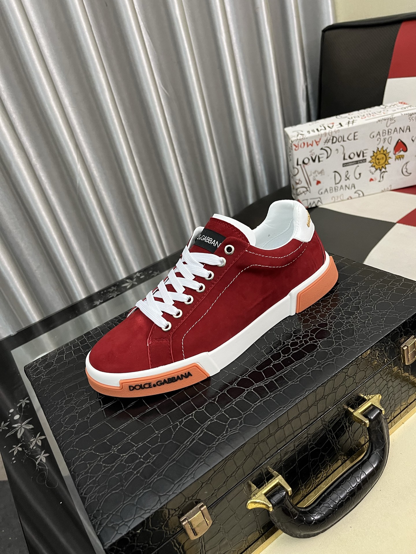 NO:357057,New Dolce & Gabbana/top original single DG heavy industry series, new casual and fashionable shoes have simple and atmospheric styles, fashionable and elegant. Original imported calfskin, comfortable sheepskin lining. Exquisite and luxurious, super A-level!  Size38-46, Dolce & Gabbana, cowhide, sheepskin19860909新款Dolce＆Gabbana/顶级原单DG重工系列,新款休闲时尚鞋版型简洁大气,时尚专属时尚又大方.原版进口小牛皮,舒适的羊皮内里.精致奢华,超A级别！版型对比,丝毫不差Size38-46,,Dolce&Gabbana,cowhide,sheepskin,Men's shoes