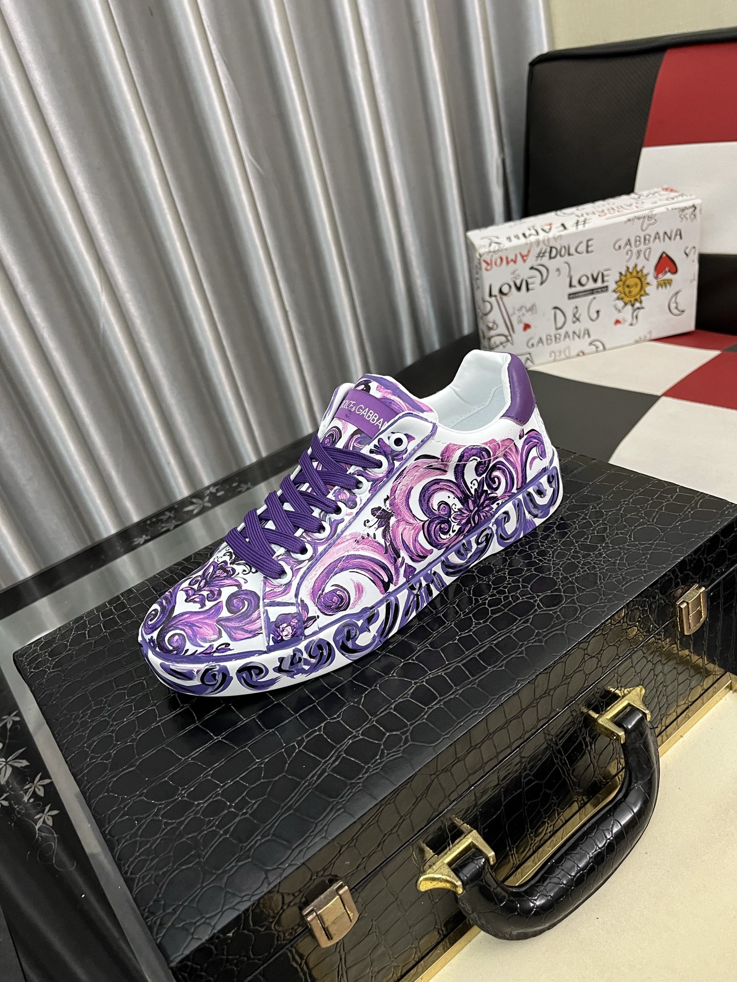 NO:357070,New Dolce & Gabbana/top original single DG heavy industry series, new casual and fashionable shoes have simple and atmospheric styles, fashionable and elegant. Original imported calfskin, comfortable sheepskin lining. Exquisite and luxurious, super A-level!  Size36-46, Dolce & Gabbana, cowhide, sheepskin19860909新款Dolce＆Gabbana/顶级原单DG重工系列,新款休闲时尚鞋版型简洁大气,时尚专属时尚又大方.原版进口小牛皮,舒适的羊皮内里.精致奢华,超A级别！版型对比,丝毫不差Size36-46,,Dolce&Gabbana,cowhide,sheepskin,Men's shoes