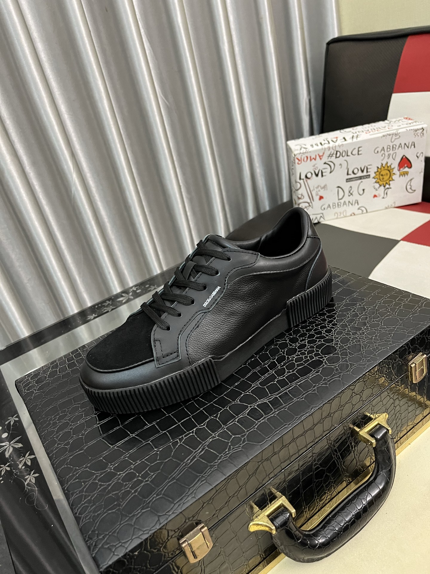 NO:357095,New Dolce & Gabbana/top original single DG heavy industry series, new casual and fashionable shoes have simple and atmospheric styles, fashionable and elegant. Original imported calfskin, comfortable sheepskin lining. Exquisite and luxurious, super A-level!  Size38-46, Dolce & Gabbana, cowhide, sheepskin19860909新款Dolce＆Gabbana/顶级原单DG重工系列,新款休闲时尚鞋版型简洁大气,时尚专属时尚又大方.原版进口小牛皮,舒适的羊皮内里.精致奢华,超A级别！版型对比,丝毫不差Size38-46,,Dolce&Gabbana,cowhide,sheepskin,Men's shoes