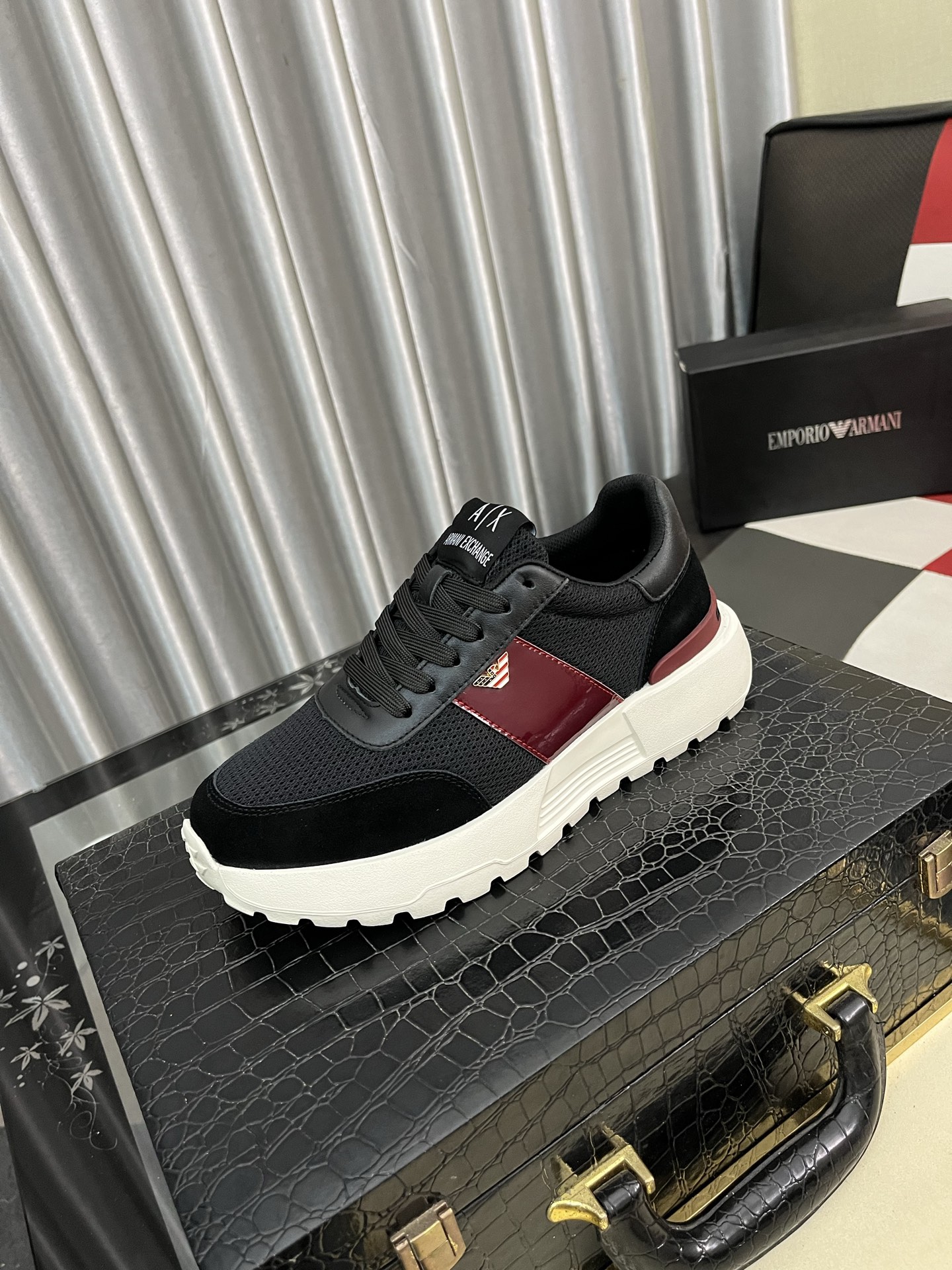 NO:532948,[Armani] Armani's latest new casual shoes are popular and popular. The same style on the official website [Dee] Original single hot model. Original factory cowhide material 11 original board cowhide inner lining, original foam sole. Body accessories are one to one mold, counter quality. Dear, you are also worried about wearing shoes, then you are your best choice!  38-443 colors available, Armani, Armani, cowhide19860909【Armani】阿玛尼最新新款休闲鞋 火爆热卖官网同款[得意]原单爆款 .原工厂牛皮材料11原板 牛皮内里,原厂发泡大底.身配件一比一开模 专柜品质 亲们你还为穿着搭配鞋发愁那这款鞋你就是你不二的选择！38-443色可选,,armani,armani,cowhide,Men's shoes