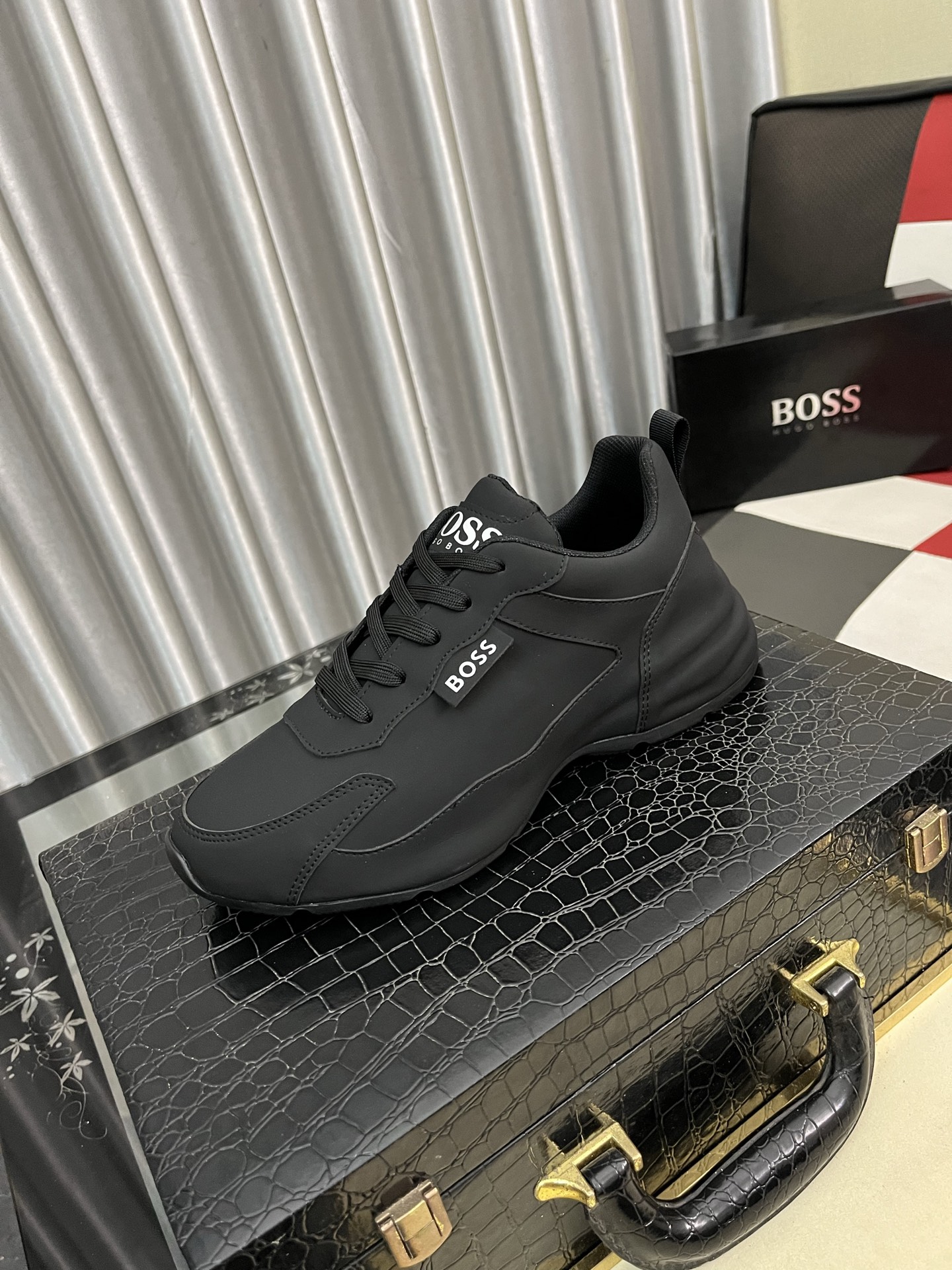 NO:532956,【BOOS】The original single-quality upper of men's casual shoes is imported calfskin, which is super breathable and comfortable, fine workmanship, high-end and atmospheric. It has a fashionable and classic shape. It has a foam transparent and wear-resistant sole, which is comfortable to wear, and deserves to have it. The number of sizes 38-444 colors available, cowhide19860909【BOOS】男鞋休闲鞋原单品质鞋面采用进口小牛皮,超透气舒适内里做工精细,高端大气.有时尚典范造型.发泡透明耐磨大底,穿着舒适,值得拥有.码数38–444色可选,,cowhide,Men's shoes