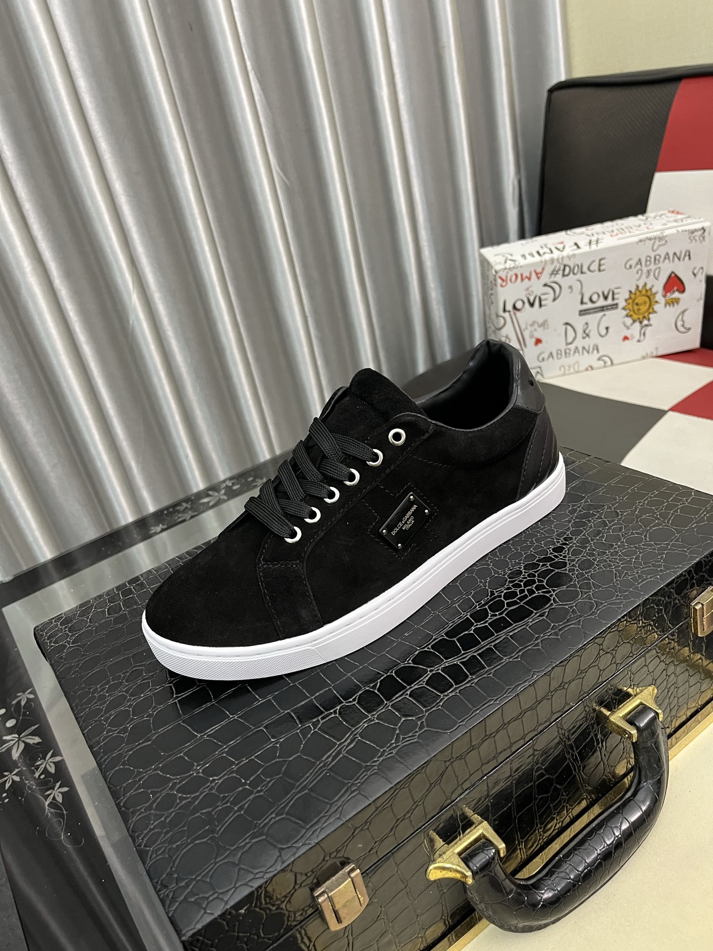 NO:557264,(DG) The latest sports and casual shoes are fashionable and versatile, and can add luster to various looks. The exquisite design is uniquely dynamic and modern, showing a modern and elegant style. Size38-46,19860909（DG）最新运动休闲鞋时尚百搭,可为各式造型增光添彩.塑造独具动感活力与摩登气息的精致设计,尽显现代优雅格调. Size38-46,,Men's shoes