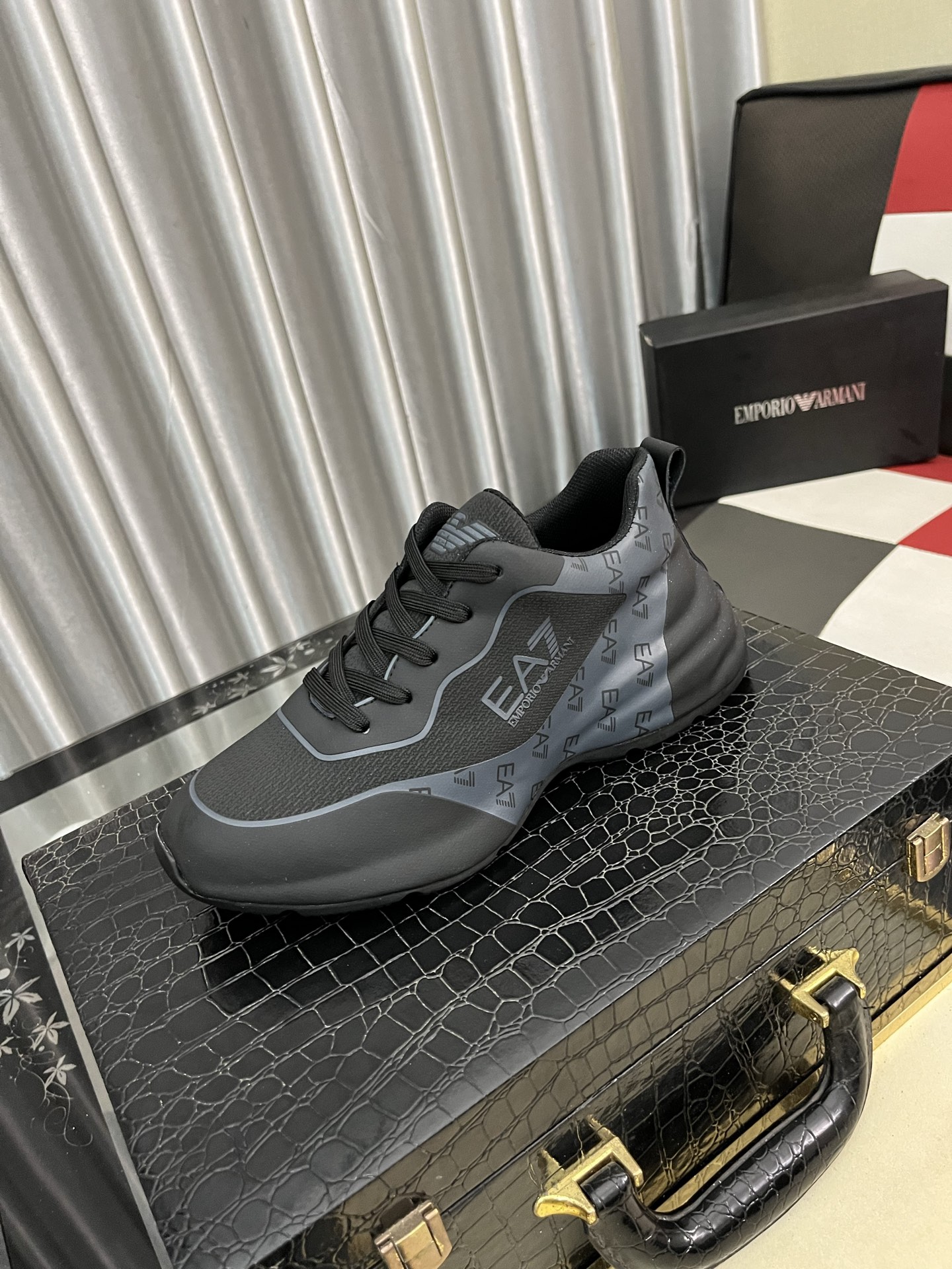 NO:557878,'Armani ARMANI*' The latest popular casual shoes, top brand [seduce] luxury~purchase, top~quality. [Strong] The upper is made of imported breathable woven fabrics and breathable sheepskin feet () and fine workmanship. The original stylish and stylish soft rubber wear-resistant outsole is light and comfortable on the foot. Number of sizes: 38-443 colors available, armani, armani, sheepskin19860909《 阿玛尼ARMANI* 》 最新爆款休闲鞋,顶端品牌[勾引]奢侈～代购,顶级～质量.[强]鞋面選用进口透气织布料材质透气羊皮垫脚（）精细做工.原版个性时尚柔软橡膠耐磨大底,上脚轻巧舒适,码数: 38-443色可选,,armani,armani,sheepskin,Men's shoes