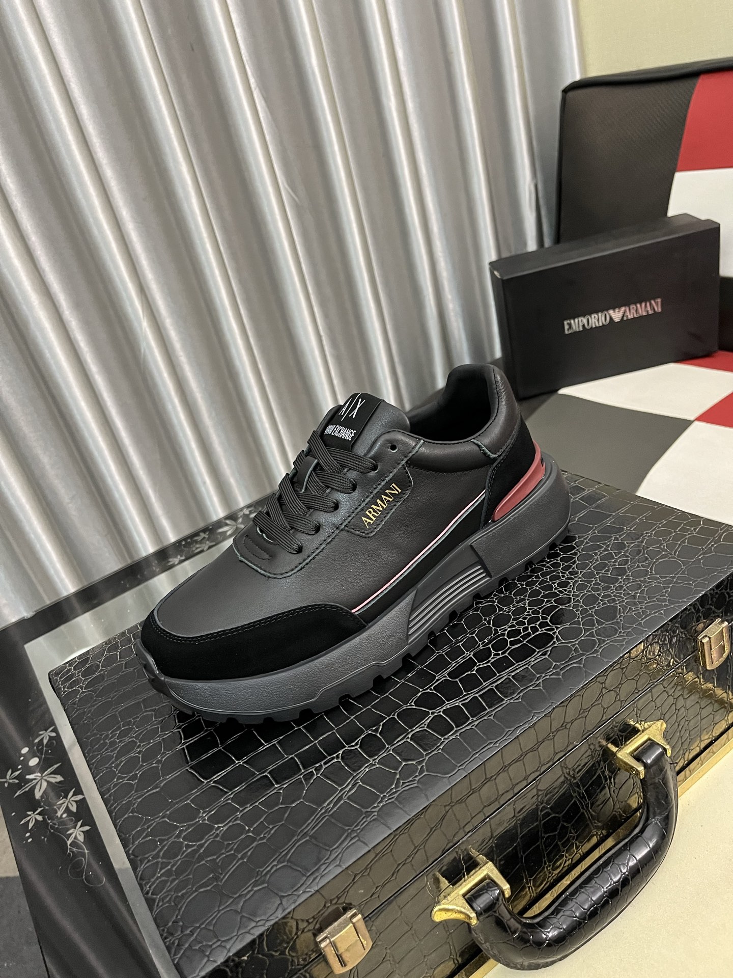 NO:557894,'Armani ARMANI*' The latest popular casual shoes, top brand [seduce] luxury~purchase, top~quality. [Strong] The upper is made of imported breathable woven fabrics and breathable sheepskin feet () and fine workmanship. The original stylish and stylish soft rubber wear-resistant outsole is light and comfortable on the foot. Number of sizes: 38-443 colors available, armani, armani, sheepskin19860909《 阿玛尼ARMANI* 》 最新爆款休闲鞋,顶端品牌[勾引]奢侈～代购,顶级～质量.[强]鞋面選用进口透气织布料材质透气羊皮垫脚（）精细做工.原版个性时尚柔软橡膠耐磨大底,上脚轻巧舒适,码数: 38-443色可选,,armani,armani,sheepskin,Men's shoes