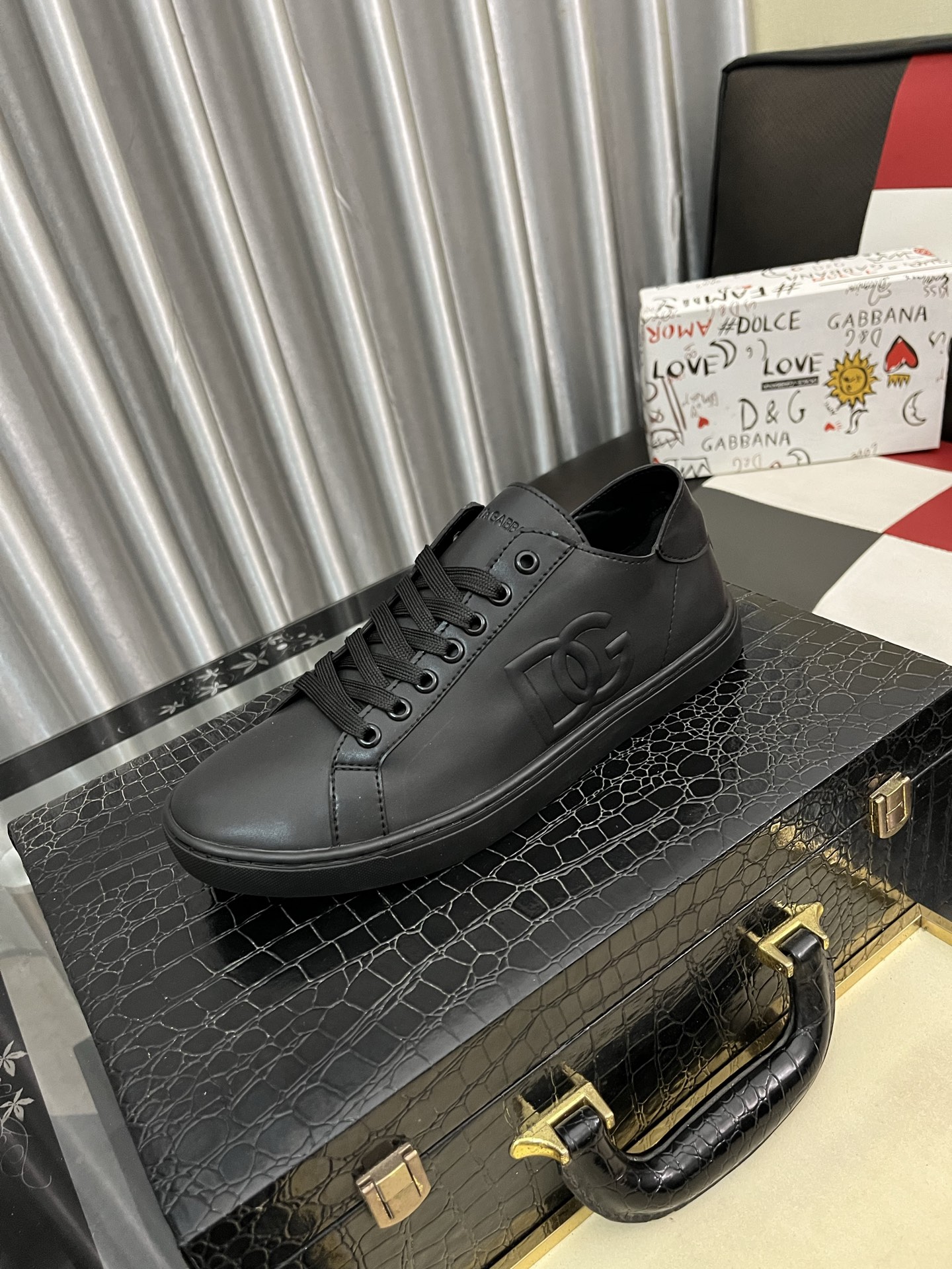 NO:690344,New DG Dolce & Gabbana high-end couple's sports and casual shoes, imported cowhide, multiple material splicing design, imported cowhide lining, cowhide foot pads, original TPR elastic outsole. Size38-46,,Dolce&Gabbana,cowhide19860909新品DG杜嘉班纳 高端情侣款运动休闲鞋,进口牛皮 多种材质拼接设计进口牛皮内里 牛皮垫脚原版TPR弹力大底. Size38-46,,Dolce&Gabbana,cowhide,Men's shoes