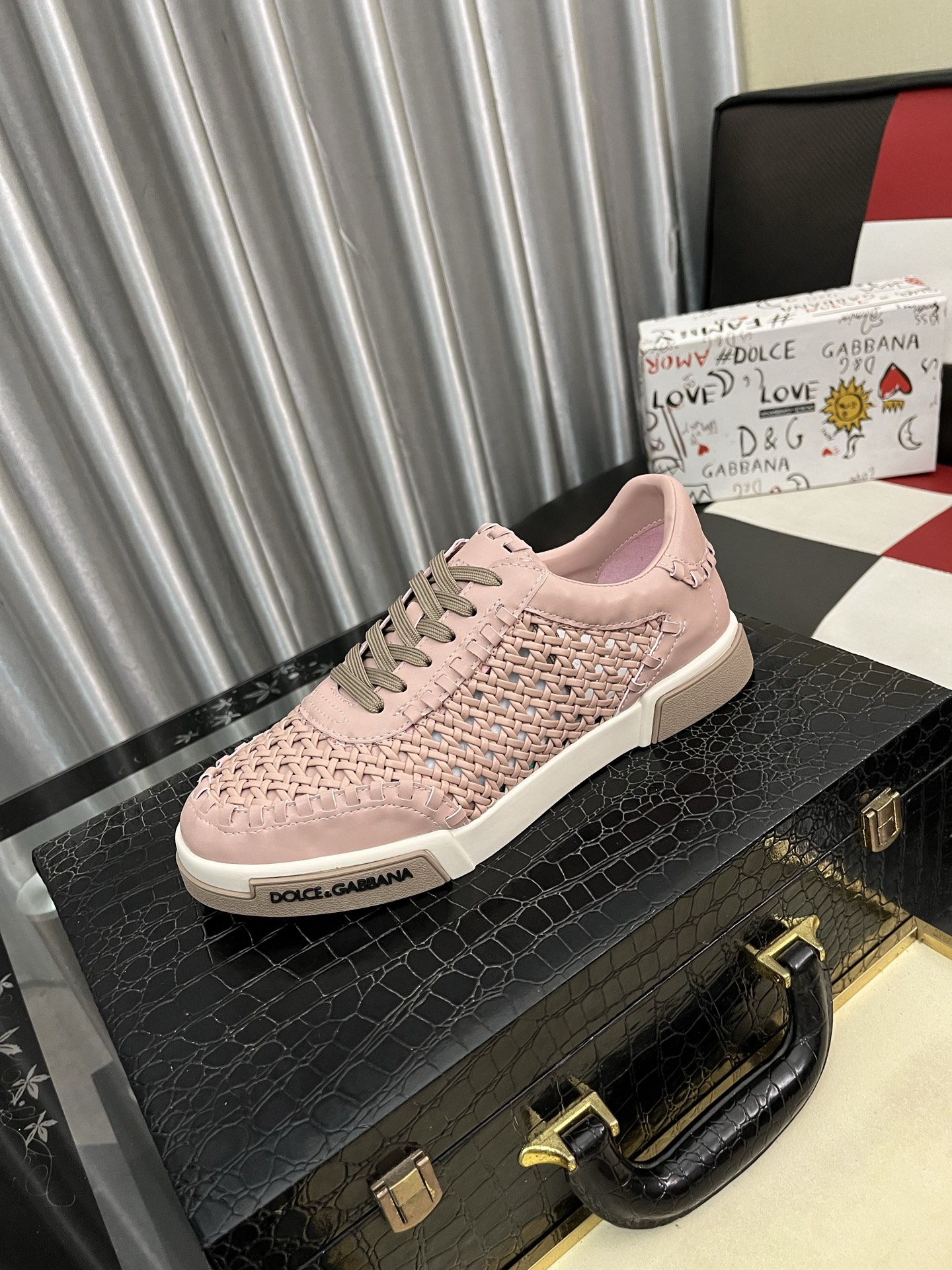 NO:574980,New DG Dolce & Gabbana high-end couple's sports and casual shoes, imported cowhide, multiple material splicing design, imported cowhide lining, cowhide foot pads, original TPR elastic outsole. Size38-46,,Dolce&Gabbana,cowhide19860909新品DG杜嘉班纳 高端情侣款运动休闲鞋,进口牛皮 多种材质拼接设计进口牛皮内里 牛皮垫脚原版TPR弹力大底. Size38-46,,Dolce&Gabbana,cowhide,Men's shoes