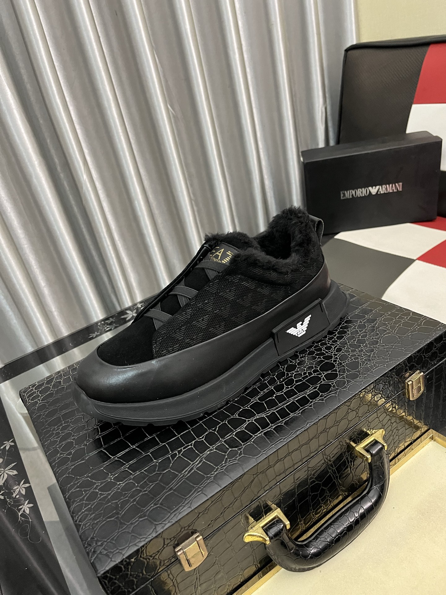 NO:579429,Armani EXCHANGE latest spring and summer casual men's shoes, welcome to 1:1 comparison, popular Hong Kong counter casual shoes, counter quality, support inspection, high-quality workmanship, uppers made of Italian imported cowhide fabric, breathable mesh lining, sheepskin insoles, original fashionable sports outsole, casual fashion, high-end quality, size 38-44, 2 colors available, armani,chanel,armani,cowhide,sheepskin19860909阿玛尼 ARMANI EXCHANGE 最新春夏款休闲男鞋,欢迎1:1对比,爆单款香港专柜休闲鞋,专柜品质,支持验货,优质做工,鞋面采用意大利进口牛皮面料,透气网布内里,羊皮鞋垫,原版时尚运动大底 ,休闲时尚,高端品质,码数38-44 2色可选,,armani,chanel,armani,cowhide,sheepskin,Men's shoes