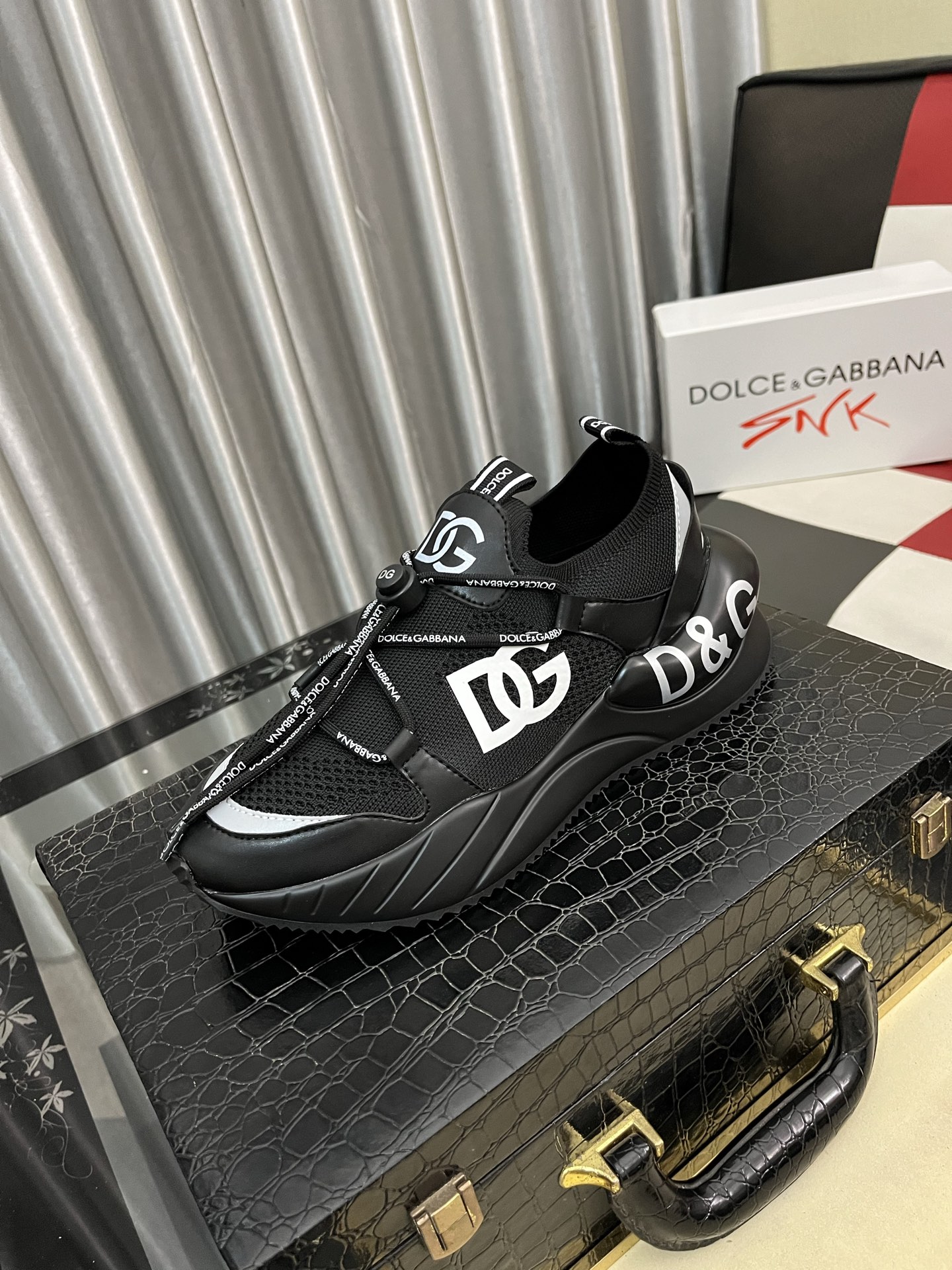 NO:588544,[DG~] Men's casual shoes are on sale at the z cabinet at the same time. The upper is made of cowhide spliced ​​fabric and mesh lining, which is comfortable and breathable. The original sole is comfortable and wear-resistant. The real thing is better when shot in real. Number of yards: 36-46,,cowhide19860909【DG～】男士休闲鞋 z柜同步发售 鞋面选用牛皮拼接布料网布内里,舒适透气,鞋底原版舒适耐磨大底,实物拍摄实物更赞码数:36-46,,cowhide,Men's shoes
