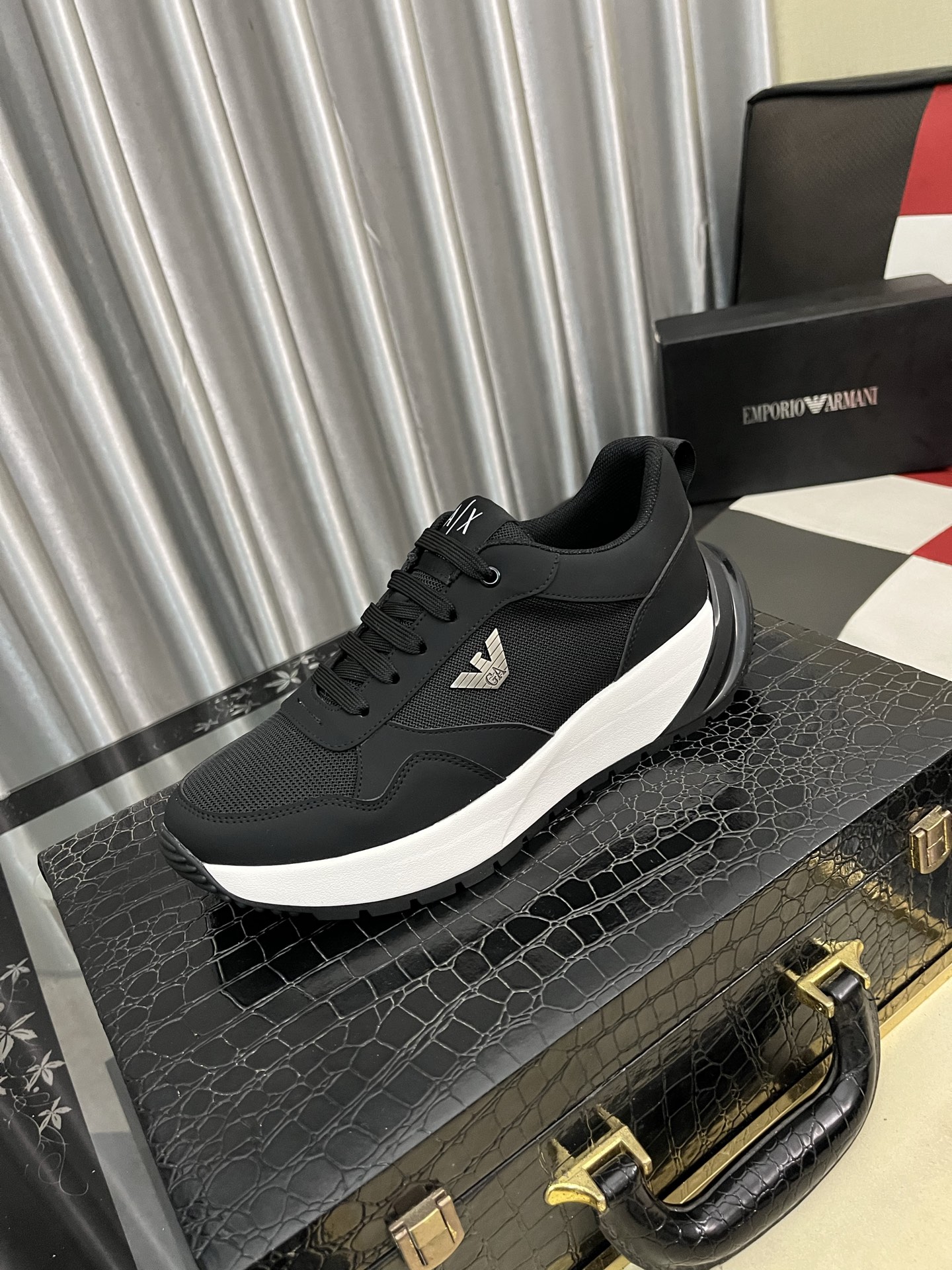 NO:589072,[Armani] Armani's latest casual shoes, hot-selling same style on the official website [satisfied] original hot-selling model. Original factory cowhide material 11 original boards, wool lining, original foam outsole. Body accessories one-to-one molding, counter quality. Dear friends, if you are still worried about wearing matching shoes, then this shoe is your best choice!  38-443 colors available,,armani,armani,cowhide19860909【Armani】阿玛尼最新新款休闲鞋 火爆热卖官网同款[得意]原单爆款 .原工厂牛皮材料11原板 羊毛内里,原厂发泡大底.身配件一比一开模 专柜品质 亲们你还为穿着搭配鞋发愁那这款鞋你就是你不二的选择！38-443色可选,,armani,armani,cowhide,Men's shoes