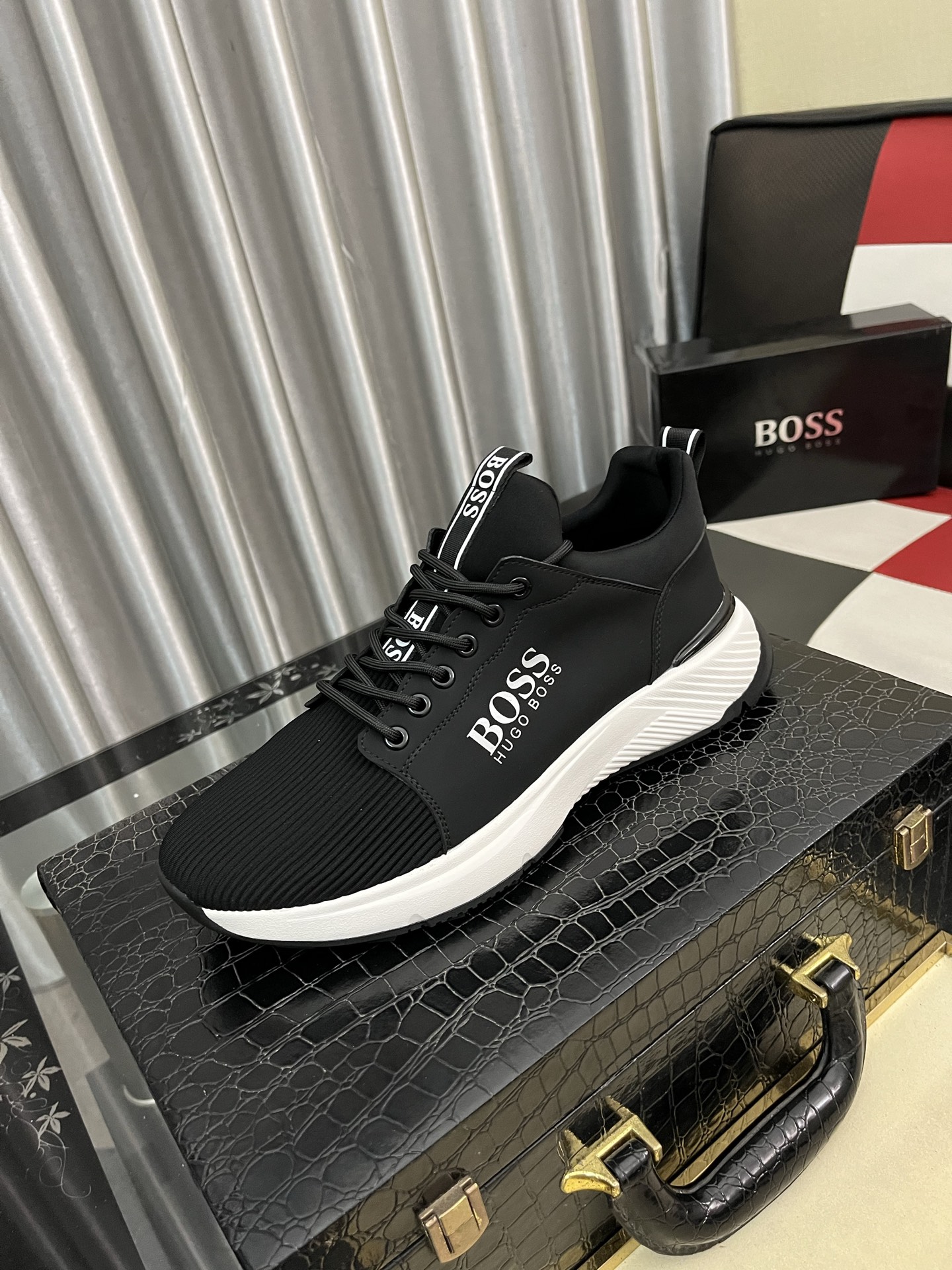 NO:589081,Armani EXCHANGE latest spring and summer casual men's shoes, welcome to 1:1 comparison, popular Hong Kong counter casual shoes, counter quality, support inspection, high-quality workmanship, uppers made of Italian imported cowhide fabric, breathable mesh lining, sheepskin insoles, original fashion sports outsole, casual fashion, high-end quality, size 38-44, 4 colors available, armani,chanel,armani,cowhide,sheepskin19860909阿玛尼 ARMANI EXCHANGE 最新春夏款休闲男鞋,欢迎1:1对比,爆单款香港专柜休闲鞋,专柜品质,支持验货,优质做工,鞋面采用意大利进口牛皮面料,透气网布内里,羊皮鞋垫,原版时尚运动大底 ,休闲时尚,高端品质,码数38-44 4色可选,,armani,chanel,armani,cowhide,sheepskin,Men's shoes