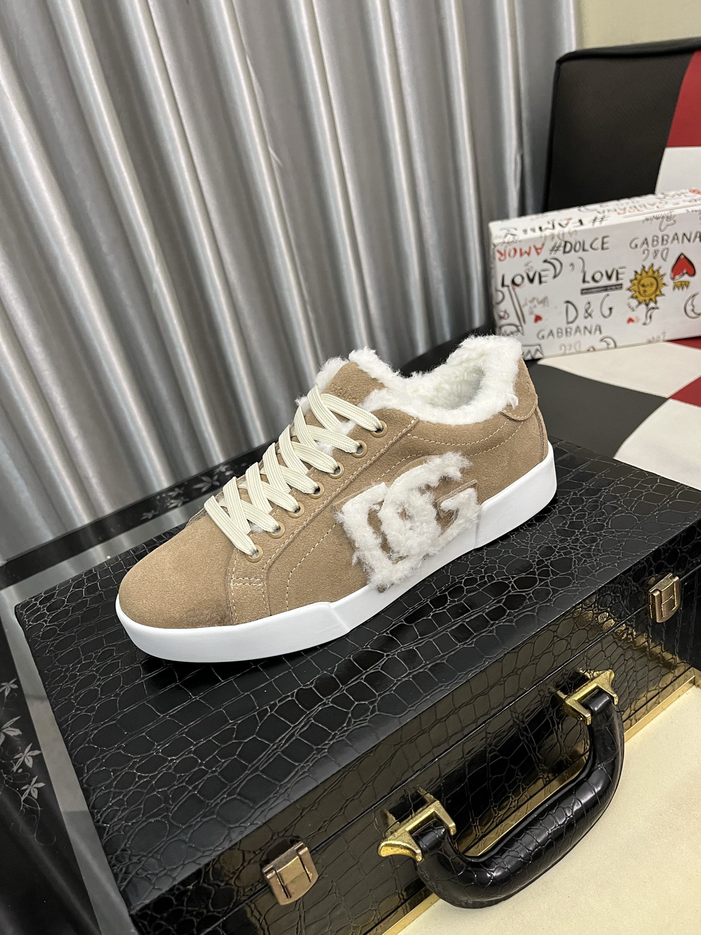 NO:589674,New DG Dolce & Gabbana high-end couple's sports and casual shoes, imported cowhide, multiple material splicing design, imported cowhide lining, cowhide foot pads, original TPR elastic outsole. Size35-46,,Dolce&Gabbana,cowhide19860909新品DG杜嘉班纳 高端情侣款运动休闲鞋,进口牛皮 多种材质拼接设计进口牛皮内里 牛皮垫脚原版TPR弹力大底. Size35-46,,Dolce&Gabbana,cowhide,Men's shoes