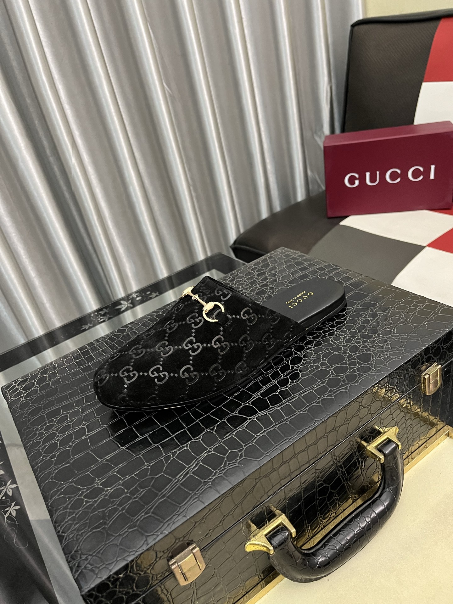 NO:589954,[Gucci] New half-slip men's shoes for all seasons, made of Italian imported first-layer frosted cowhide and sheepskin lining, original hardware buckle, original combination of wear-resistant outsole, real shot, very comfortable on the foot, size 36-44,,gucci,cowhide,sheepskin19860909【Gucci 古奇】四季新款半拖男鞋,面料意大利进口头层磨砂牛皮羊皮内里,原版五金扣 原版组合耐磨大底 实物拍摄 上脚十分舒适 36-44码,,gucci,cowhide,sheepskin,Men's shoes