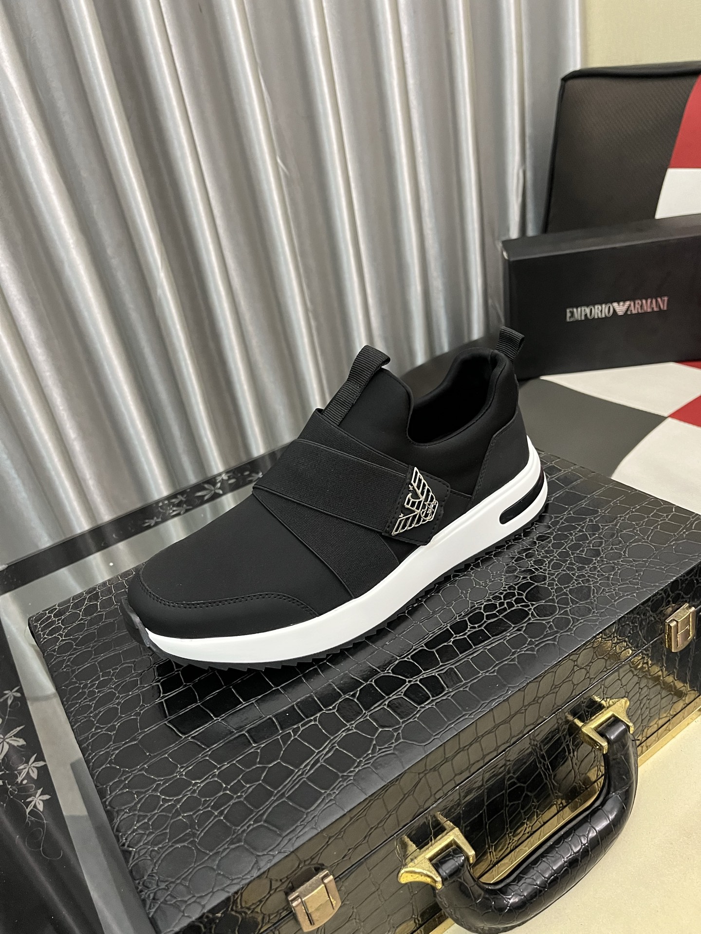 NO:604280,[Armani] Armani's latest casual shoes, hot-selling official website, the same style [satisfied] original hot-selling model. Original factory cowhide material 11 original boards, cowhide lining, original foam outsole. Body accessories one-to-one mold opening, counter quality Dear friends, if you are still worried about wearing matching shoes, then this shoe is your best choice!  38-442 colors available,,armani,armani,cowhide19860909【Armani】阿玛尼最新新款休闲鞋 火爆热卖官网同款[得意]原单爆款 .原工厂牛皮材料11原板 牛皮内里,原厂发泡大底.身配件一比一开模 专柜品质 亲们你还为穿着搭配鞋发愁那这款鞋你就是你不二的选择！38-442色可选,,armani,armani,cowhide,Men's shoes